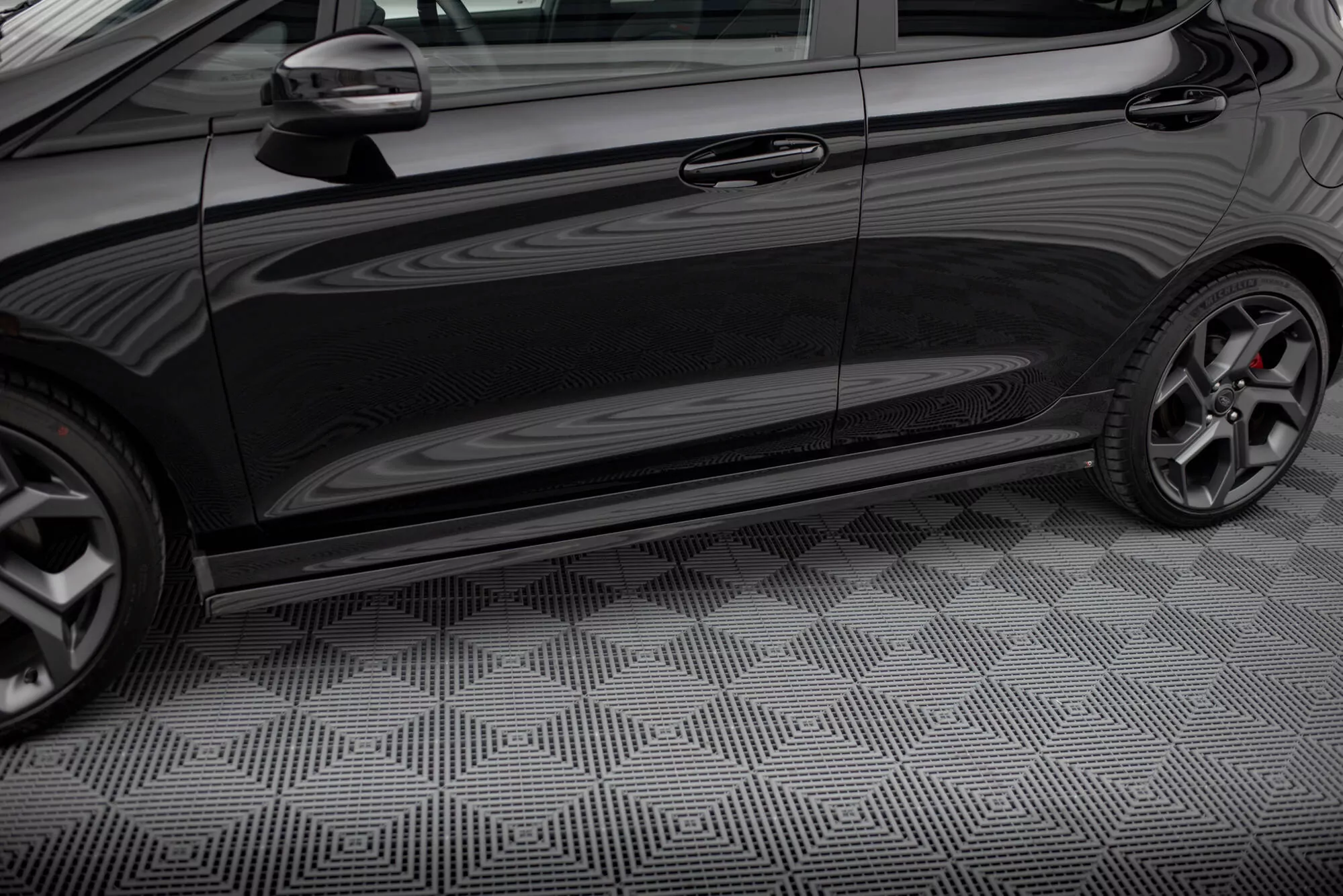 Seitenschweller Ansatz Passend Für V.2 Passend Für Ford Fiesta Mk8 ST / ST-Line Schwarz Hochglanz Schwarz Hochglanz