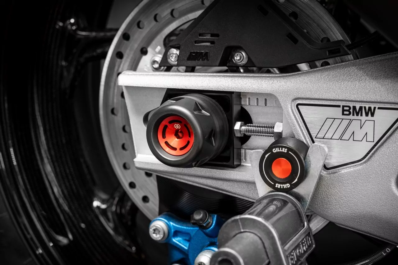 Gilles Achsprotektor hinten schwarz mit rot für BMW S1000R(R)/M1000RR