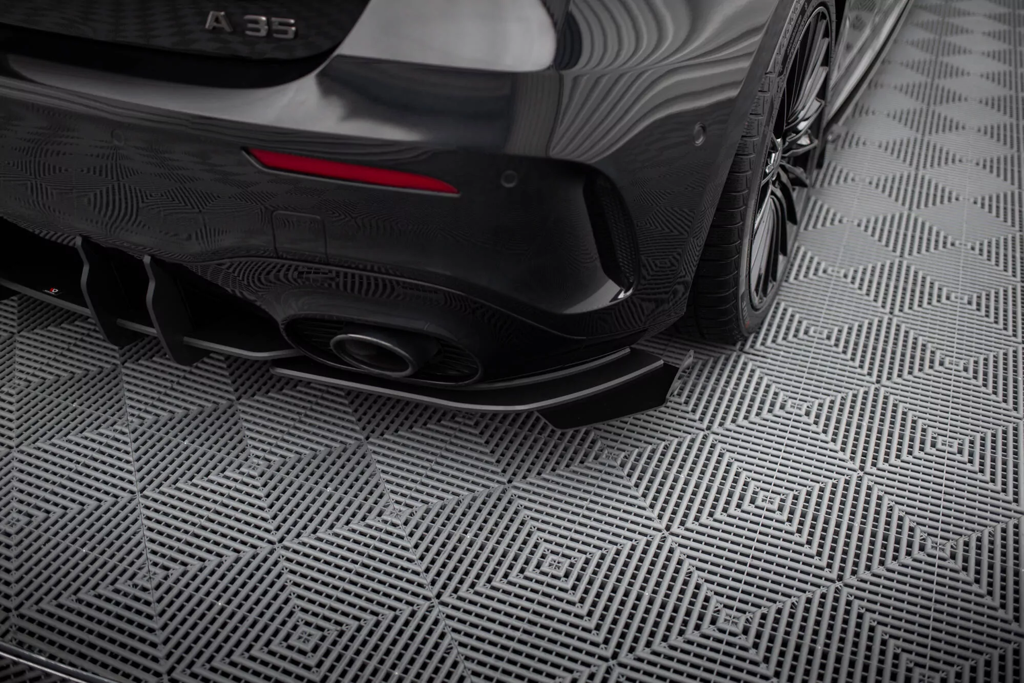 Street Pro Heck Ansatz Flaps Diffusor +Flaps Für Mercedes-AMG A35 Hatchback W177 Schwarz Hochglanz