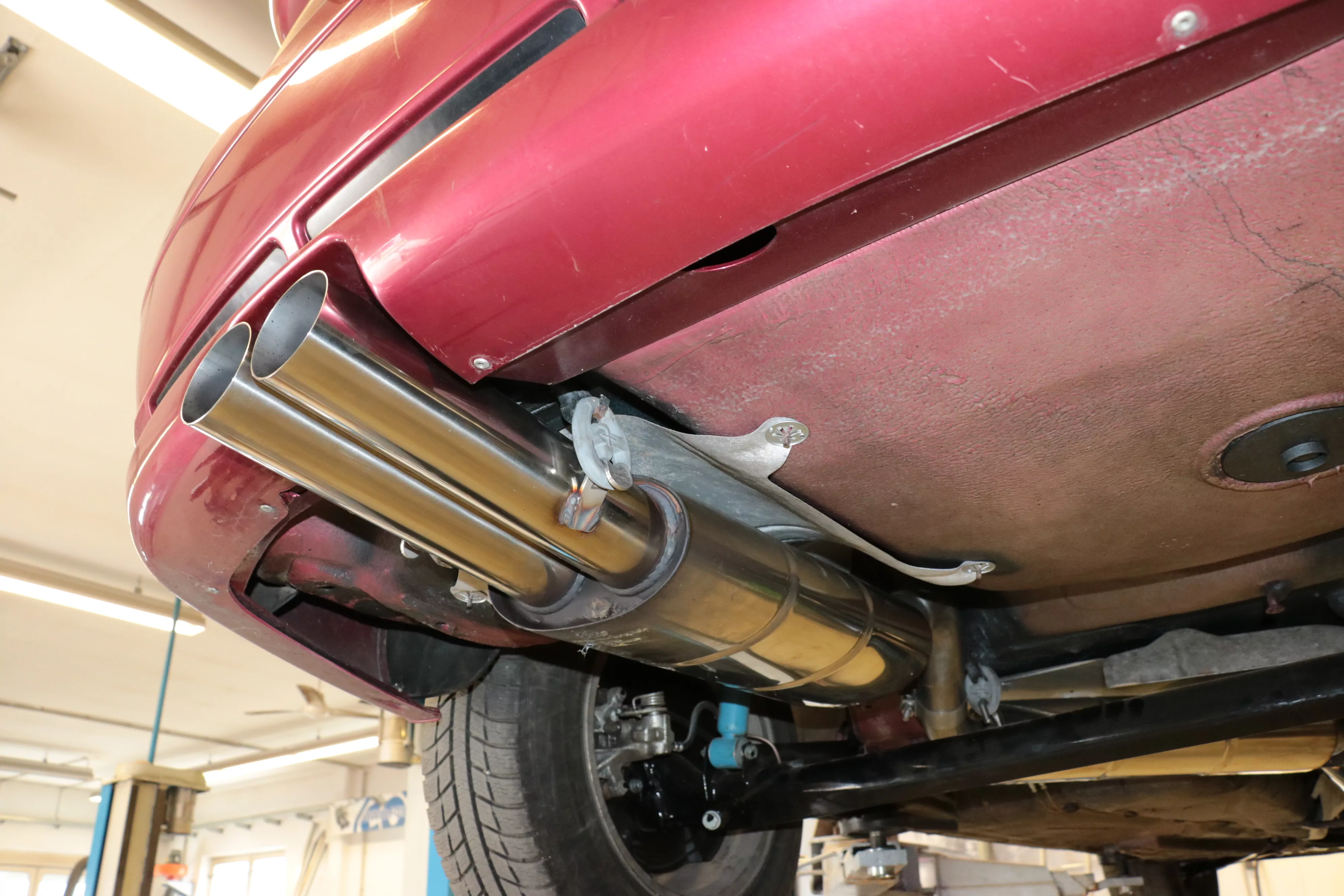 Audi 80/90 - Typ 89, B3 Limousine/ Coupe/ 80 B4 - Cabrio  Endschalldämpfer für Modelle mit Sonderstoßstange (siehe Bild) - 2x76 Typ 10