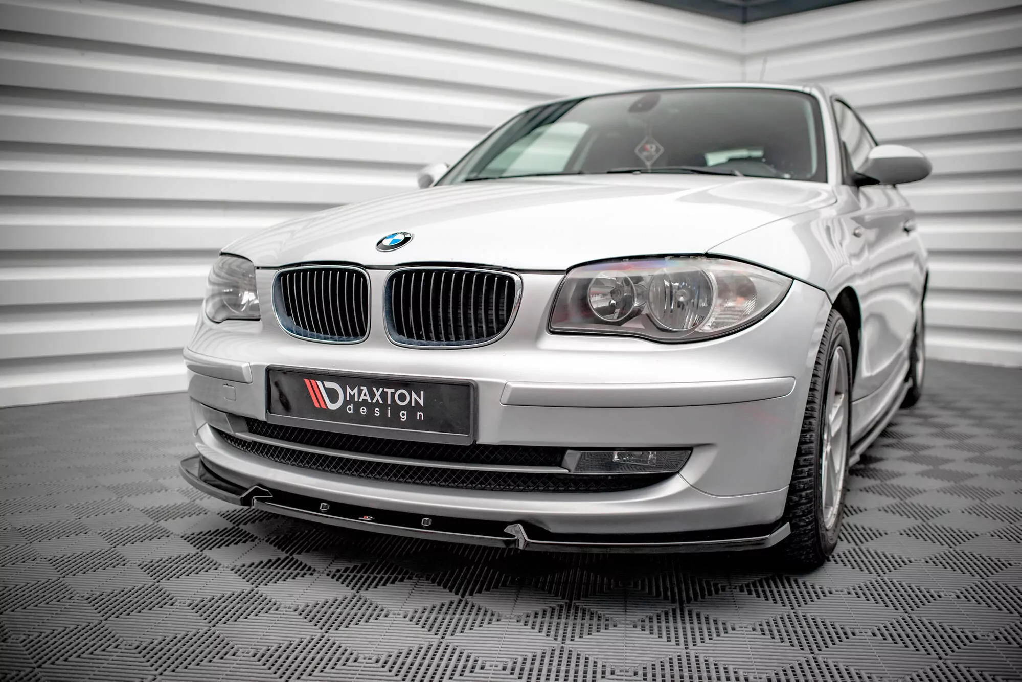 Front Ansatz V.3 Für BMW 1er E81 Facelift Schwarz Hochglanz