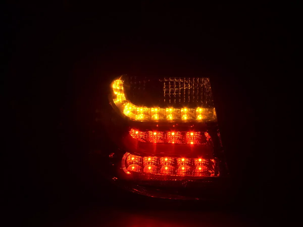 LED Rückleuchten Set BMW 1er E87/E81 3/5-trg. Bj. 04-07 rot/schwarz
