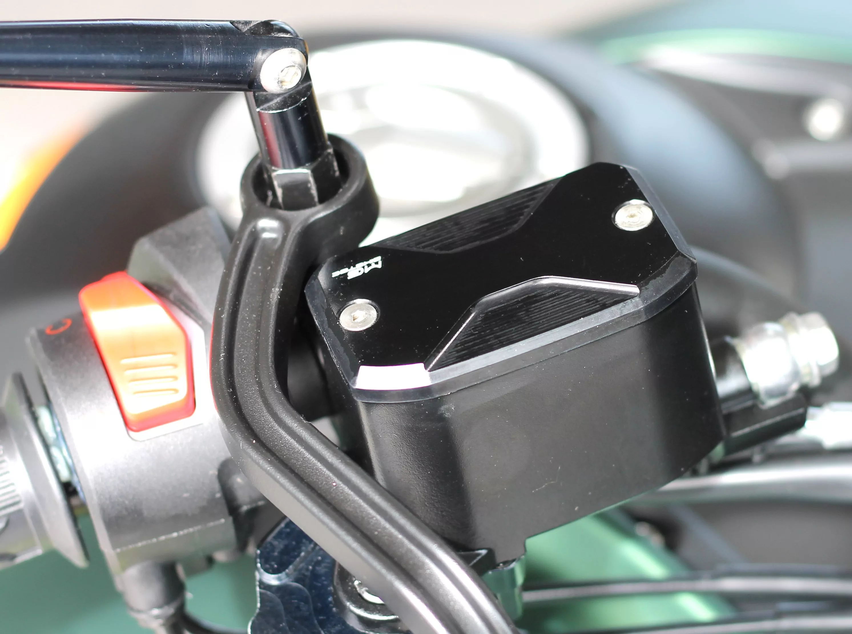 MG Biketec Behälterdeckel- Bremsflüssigkeit vorne für Benelli BN 302 ab 2014