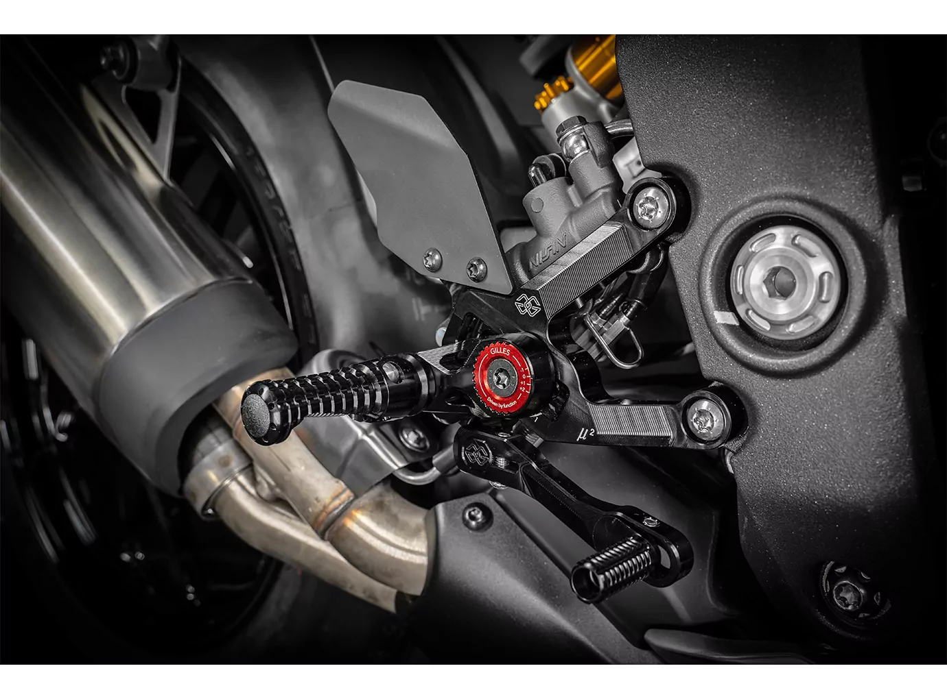 GILLES MUE2 Fußrastenanlage für Triumph Street Triple RR/RS Modelljahr 2022-