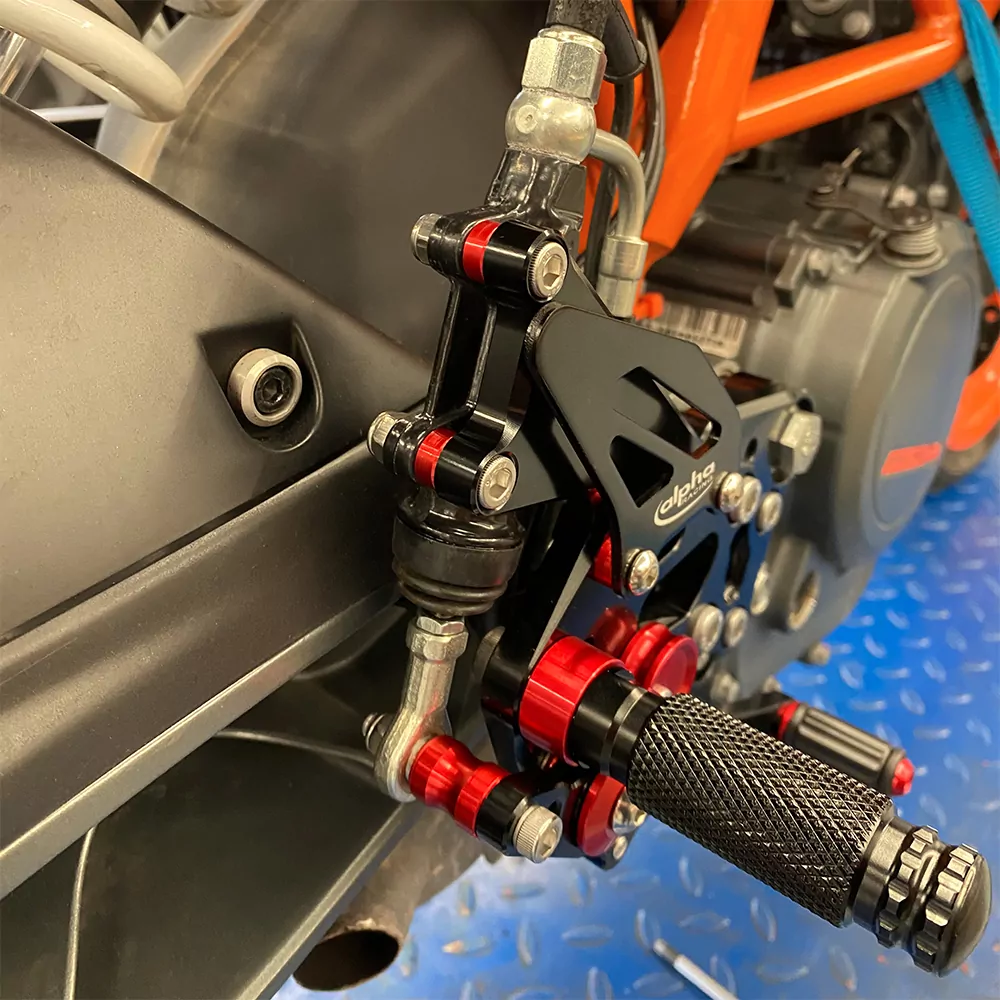 TRACK Fußrastenanlage schwarz KTM RC390 2014- ABE