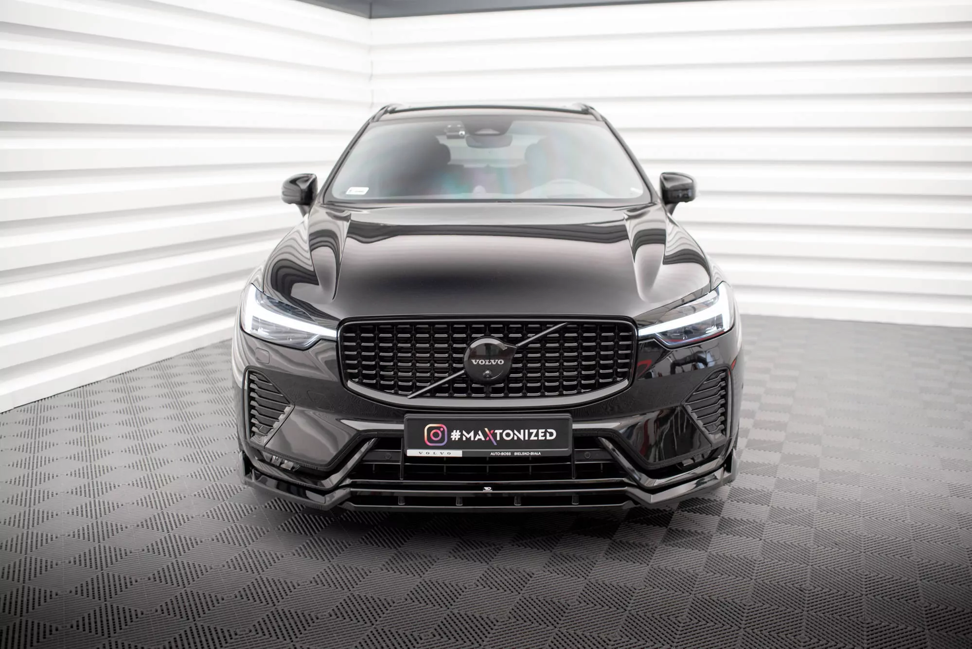 Front Ansatz Für Volvo XC60 R-Design Mk2 Facelift Schwarz Hochglanz
