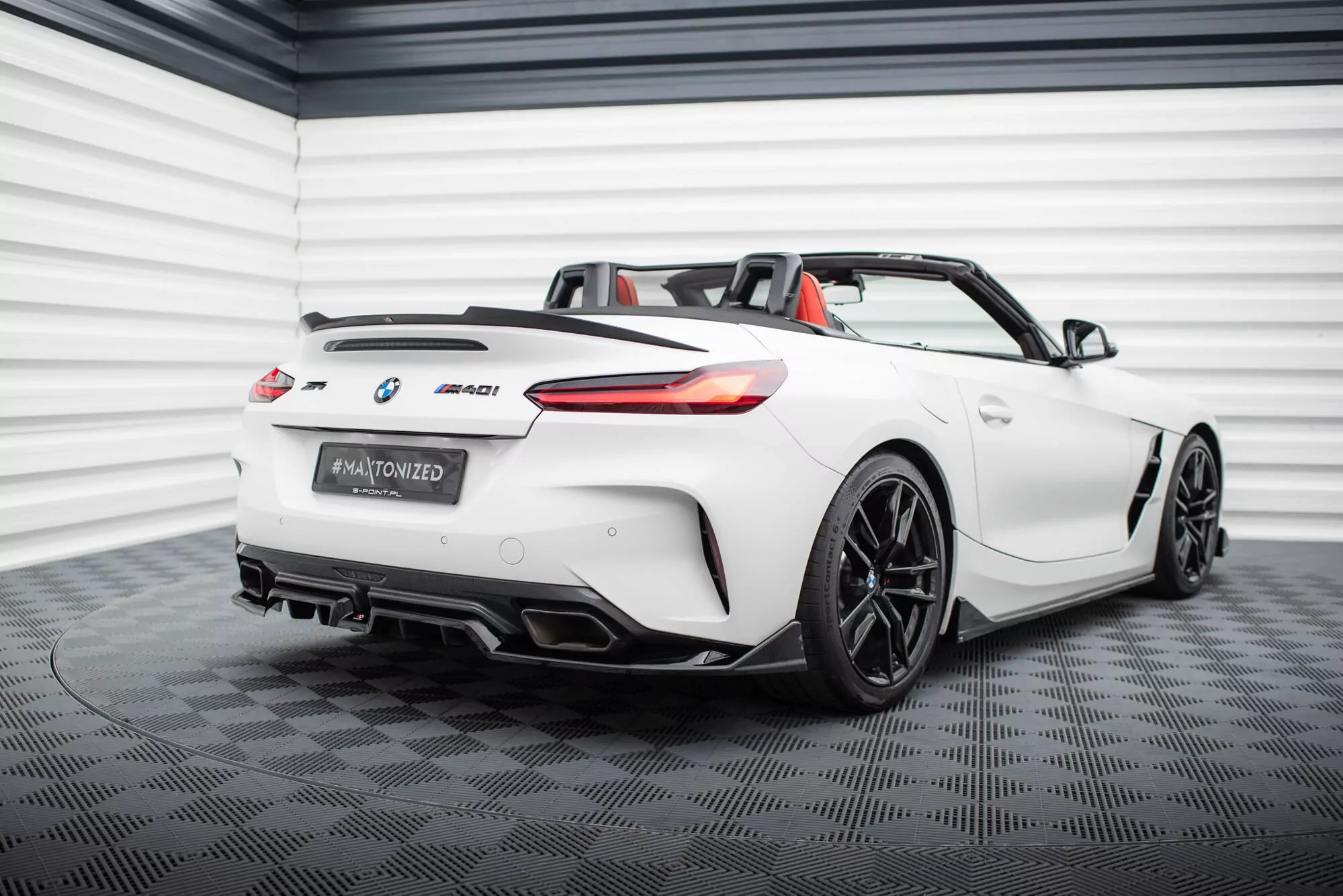 Hinten Splitter (mit Einem Vertikalem Balken) BMW Z4 M40i G29 Schwarz Hochglanz