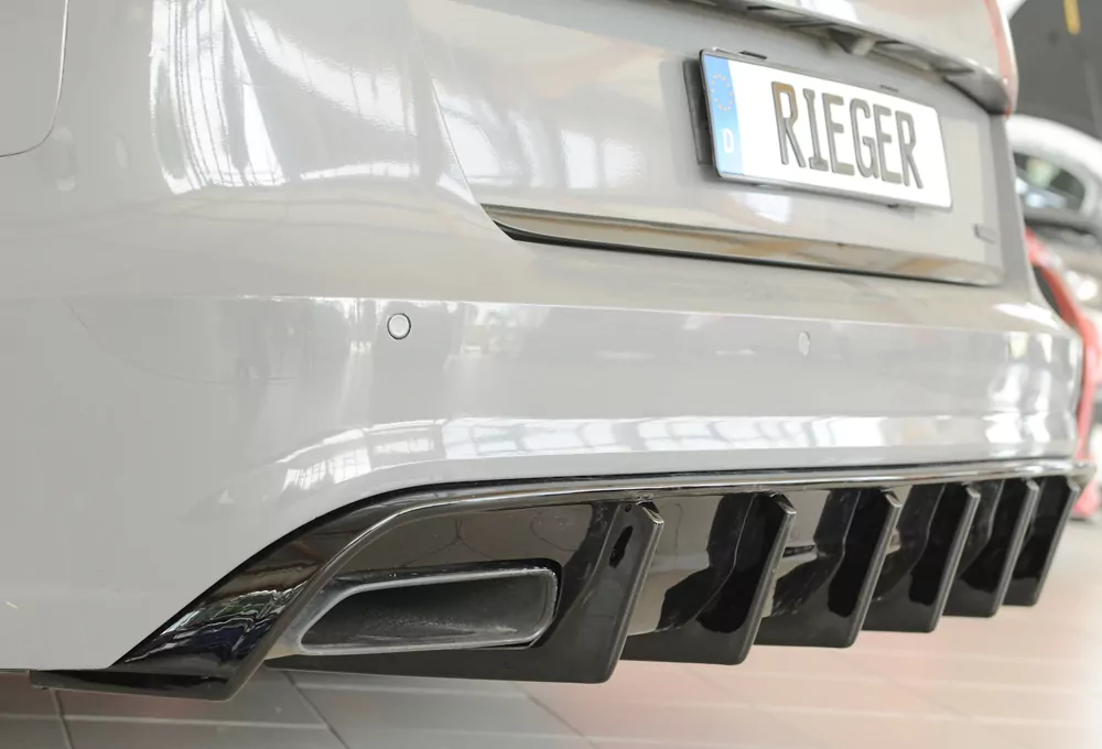Rieger Heckeinsatz (für Fzg. mit AHK) glanz schwarz für Audi A6 (4G/C7) Lim. 09.14- (ab Facelift)