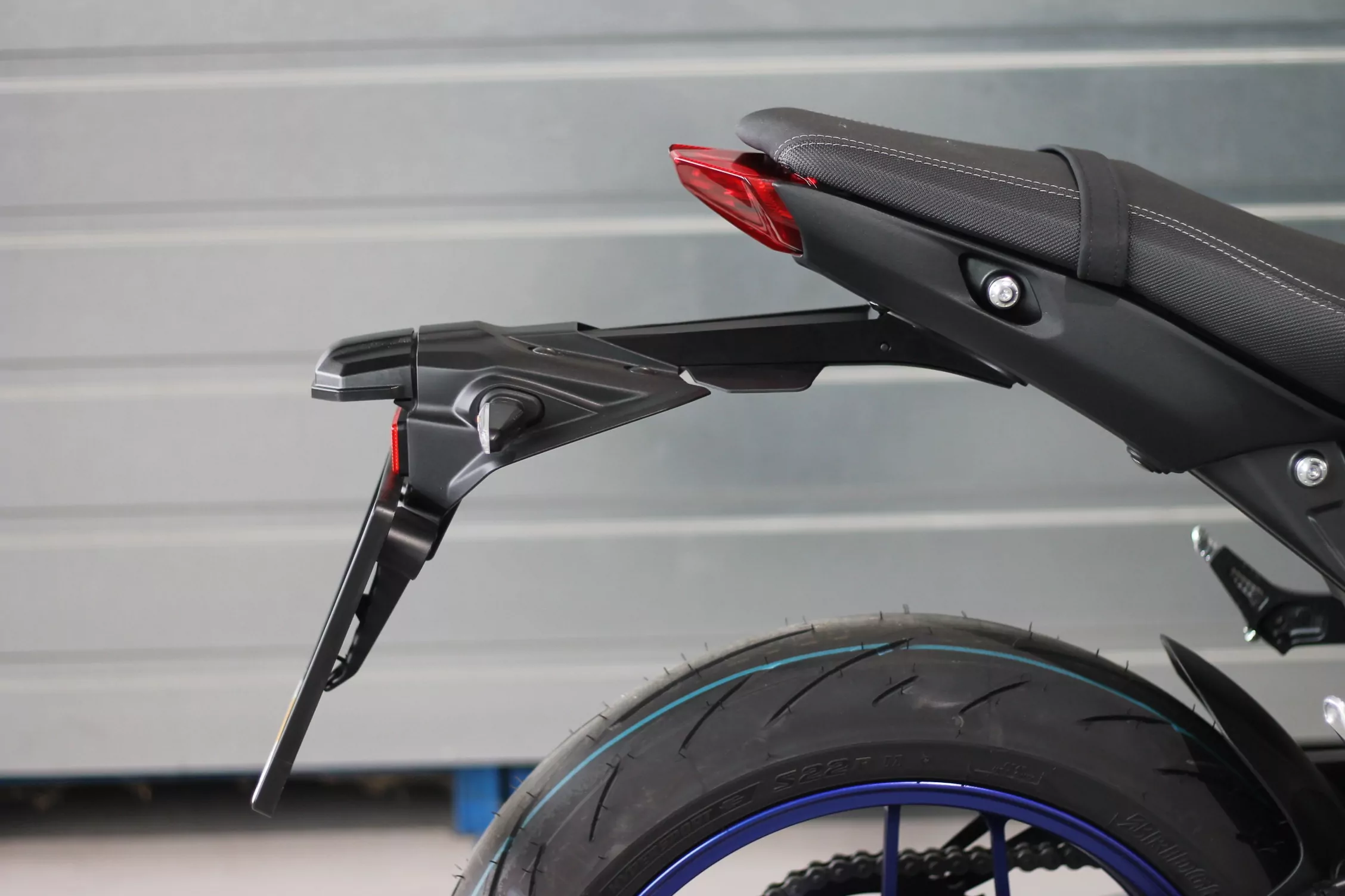 MG Biketec Kennzeichenhalter für Yamaha MT-09 ab 2021 mit Tempomat