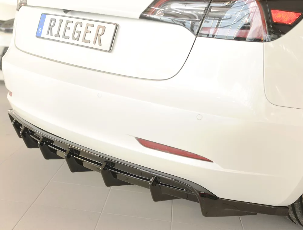 Rieger Heckeinsatz glanz schwarz für Tesla Model 3  (003)  06.18-09.23 (bis Facelift)