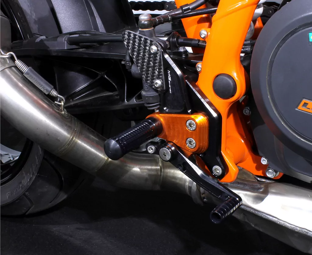 MG Biketec Sportfussrastenanlage / Rastenanlage / Fußrastenanlage mit ABE, gültig in D - A - CH für KTM 690 Duke ab 2016