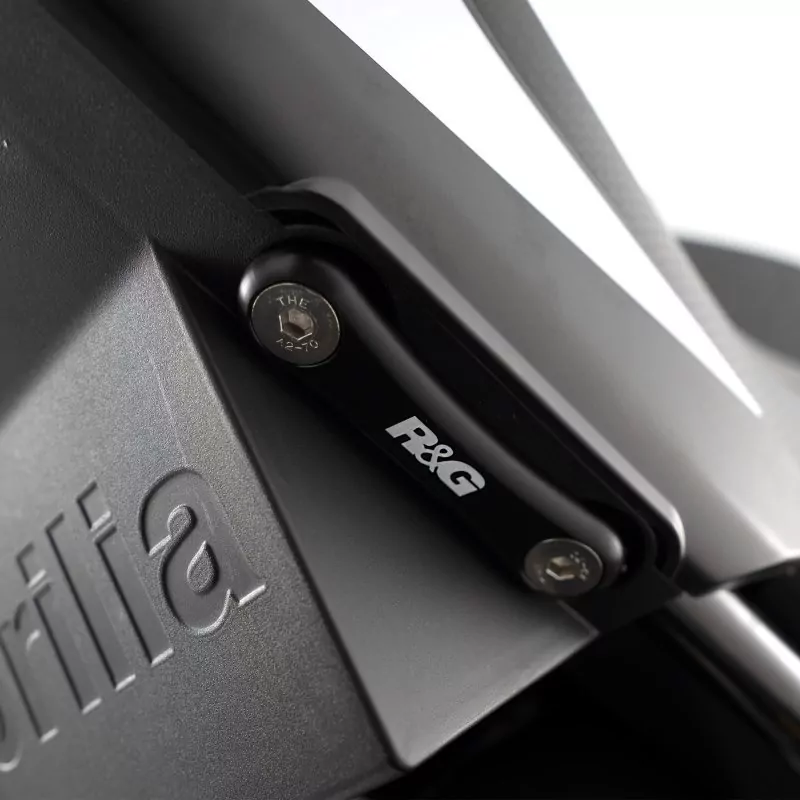 R&G hintere Fußrastenabdeckung Suzuki GSX-S 1000 2015- / GSX-S 950 2021- / Aprilia RS 457 2024-