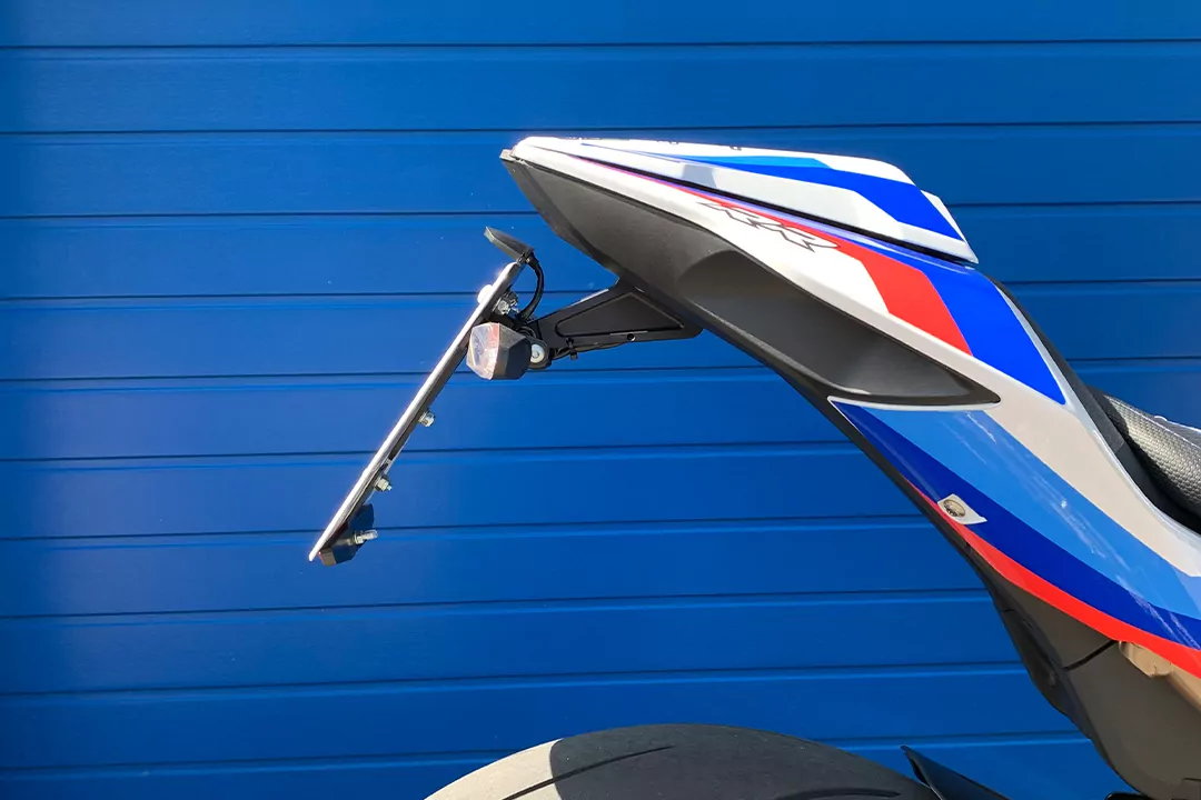 alpha Technik Kontur gefräster Alu-Kennzeichenhalter für BMW S1000RR; TYP 2R99; Modelljahr 2019-