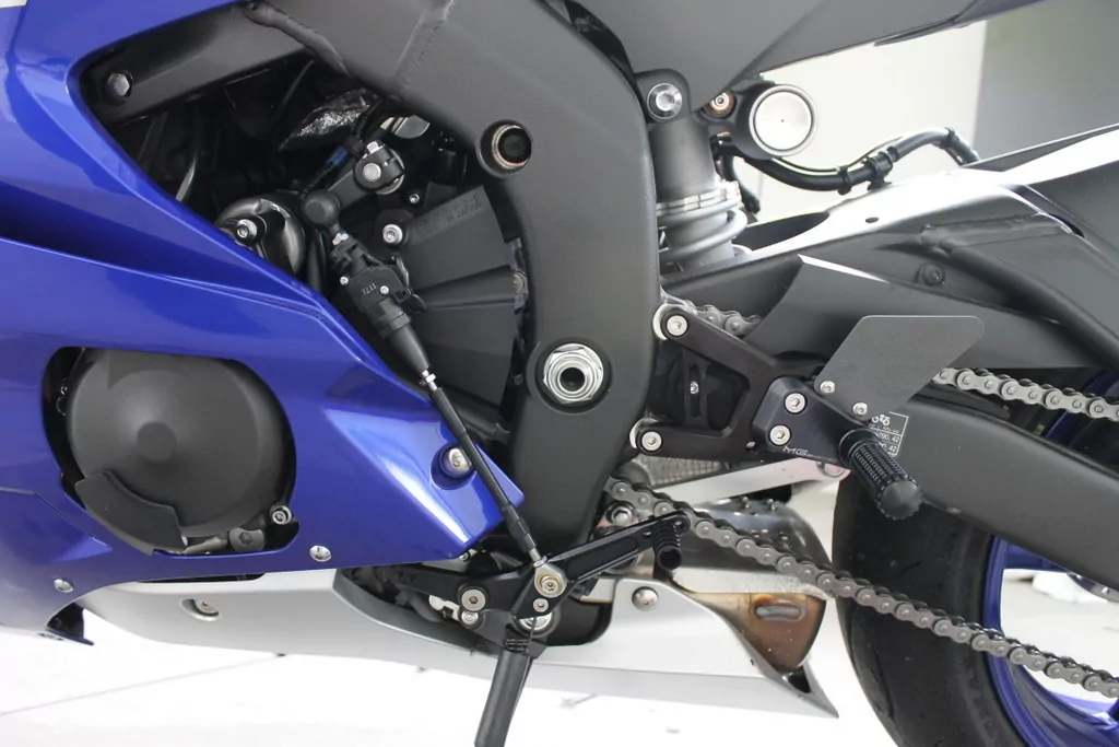 MG Biketec Sportfussrastenanlage / Rastenanlage / Fußrastenanlage mit ABE, gültig in D - A - CH für Yamaha YZF-R6 ab 2017