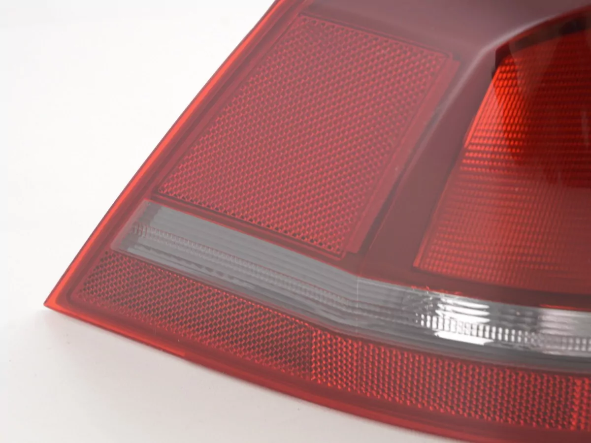 Verschleißteile Rückleuchte links VW Passat 3C Limo Bj. 10-14 schwarz