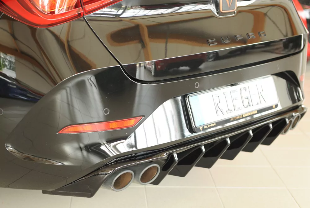 Rieger Heckeinsatz (für Fzg. mit AHK) glanz schwarz für Cupra Leon (KL) 5-tür. (ST/Sportstourer) 09.20-06.24 (bis Facelift)