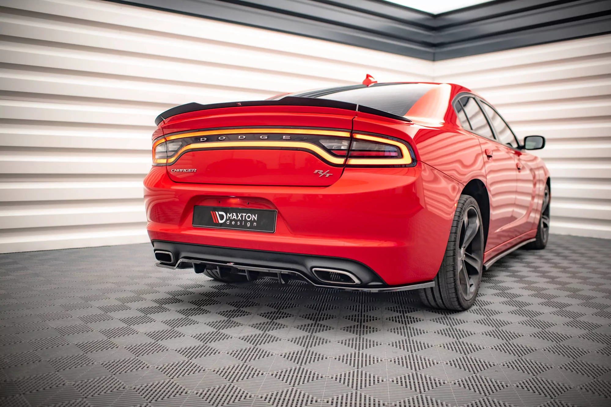 Hinten Splitter (mit Einem Vertikalem Balken) Dodge Charger RT Mk7 Facelift Schwarz Hochglanz