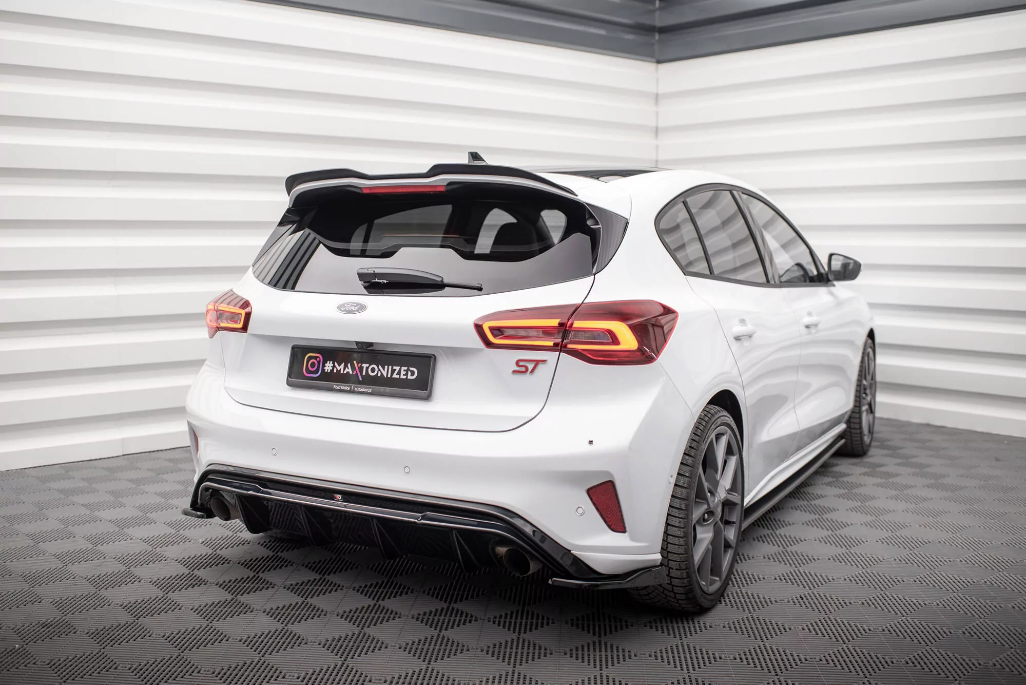 Diffusor Heck Ansatz V.3 Für Ford Focus Hatchback ST Mk4  Schwarz Hochglanz