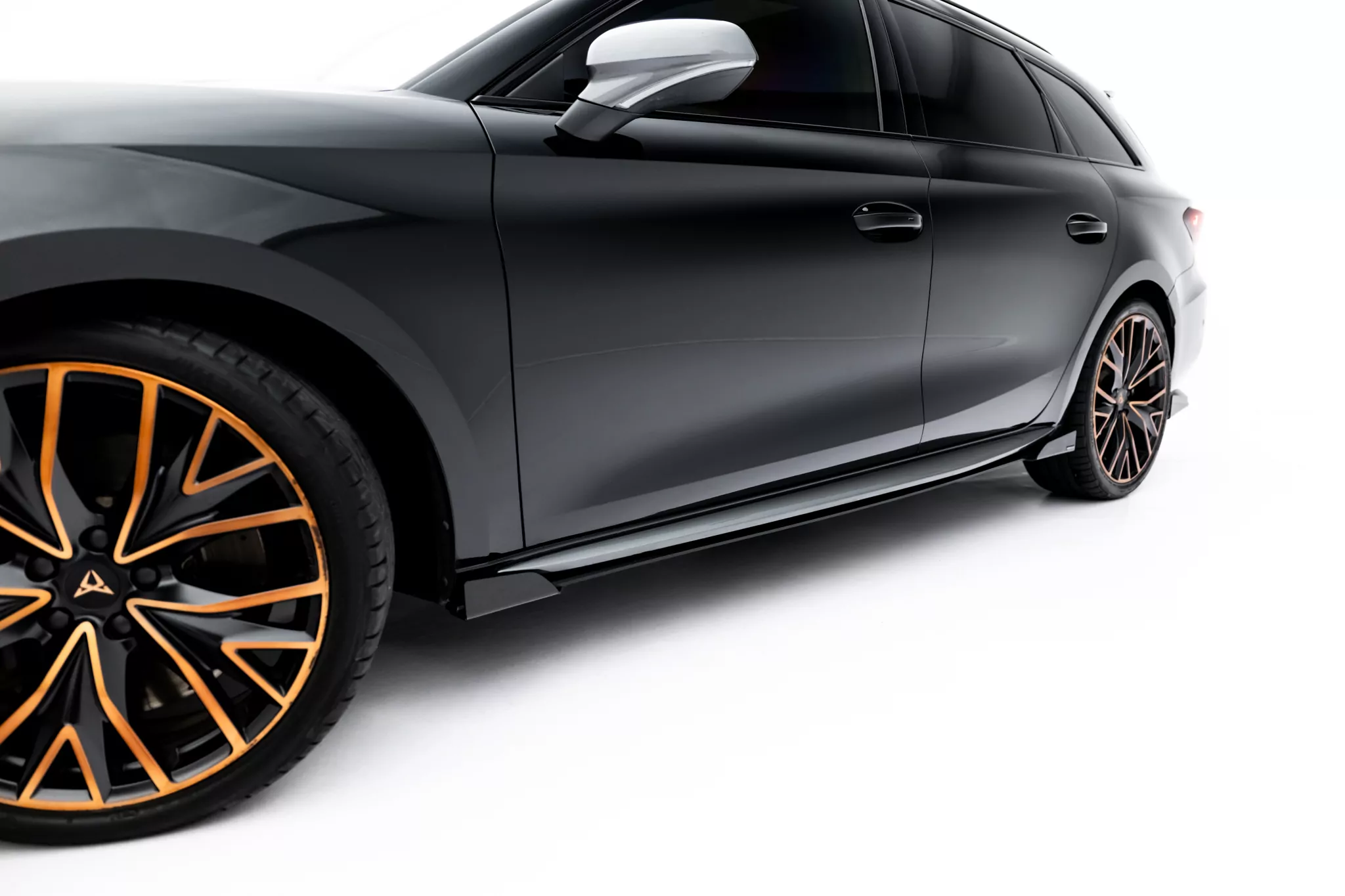 Seitenschweller Flaps Für Cupra Leon ST / Hatchback Aero Mk1 / Mk1 Facelift Schwarz Hochglanz