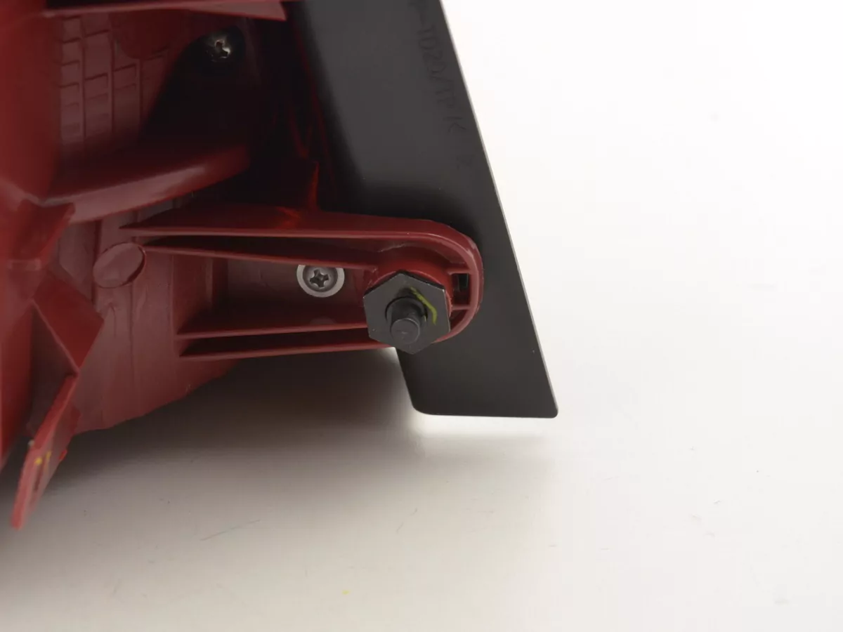 Verschleißteile Rückleuchte rechts VW Passat 3C Limo Bj. 10-14 schwarz