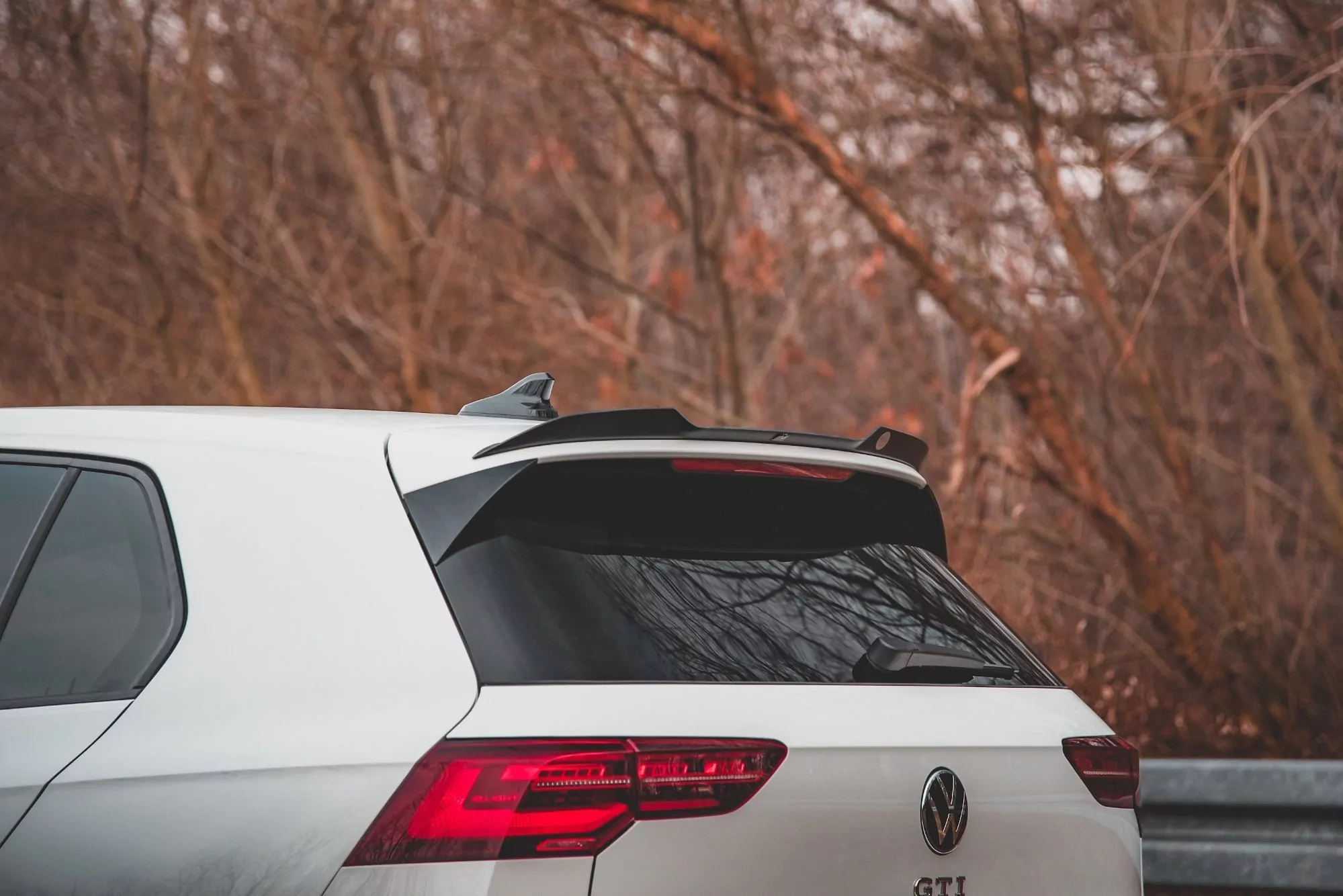 Spoiler CAP V.2 Für Volkswagen Golf GTI / GTE / GTD / R-Line / R Mk8 Schwarz Hochglanz