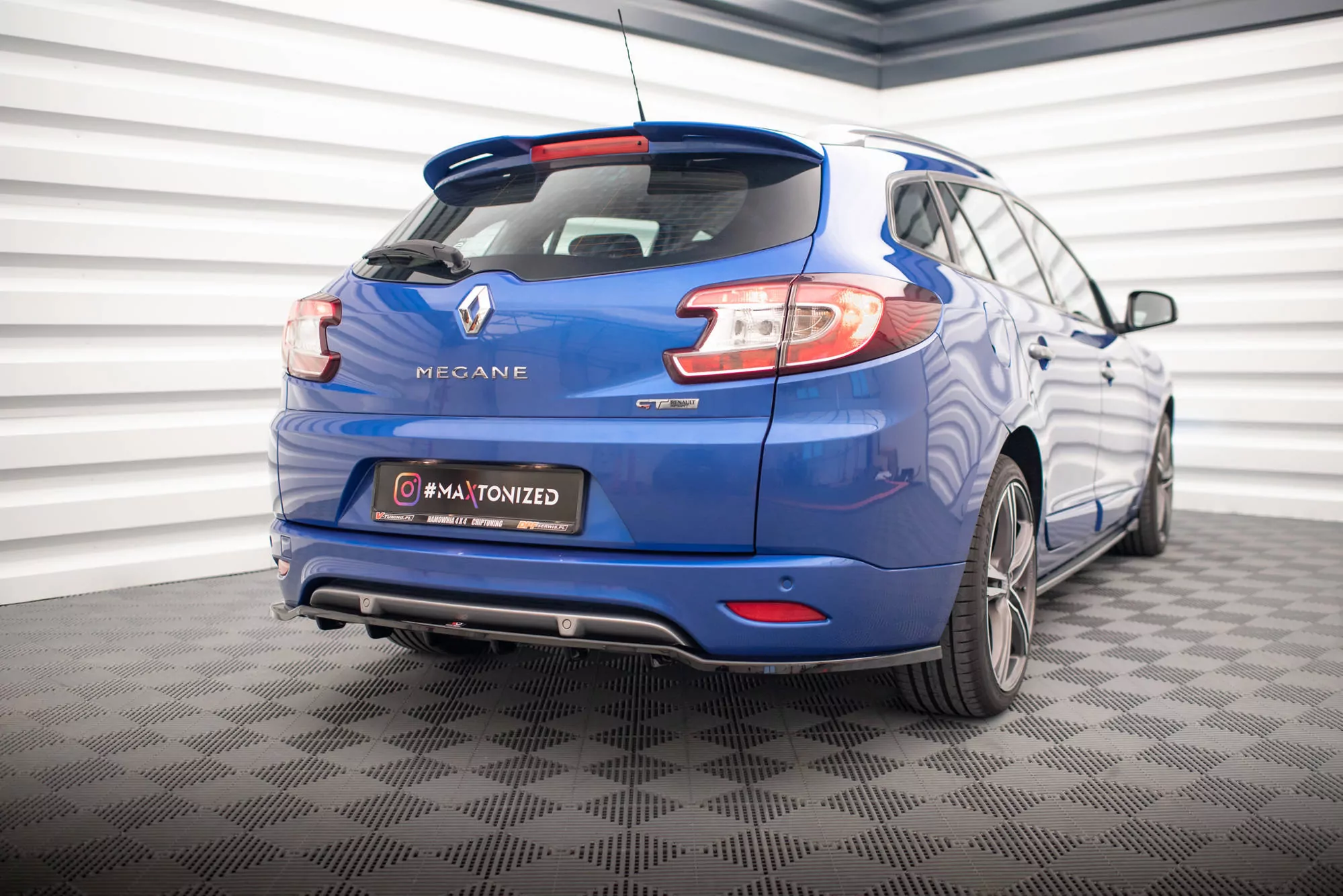 Hinten Splitter (mit Einem Vertikalem Balken) Renault Megane GT Line Grandtour Mk3 Facelift Schwarz Hochglanz