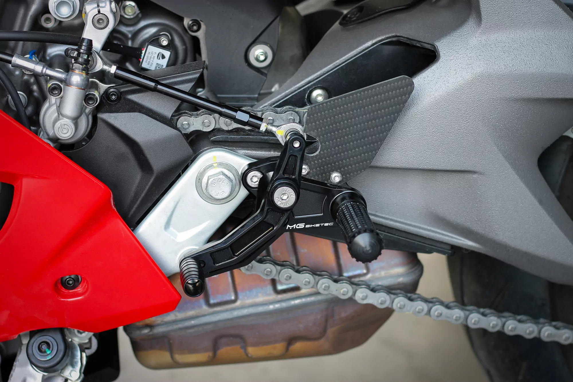 MG Biketec Sportfussrastenanlage / Rastenanlage / Fußrastenanlage mit ABE, gültig in D - A - CH für Ducati Panigale V2 / V2S ab 2025