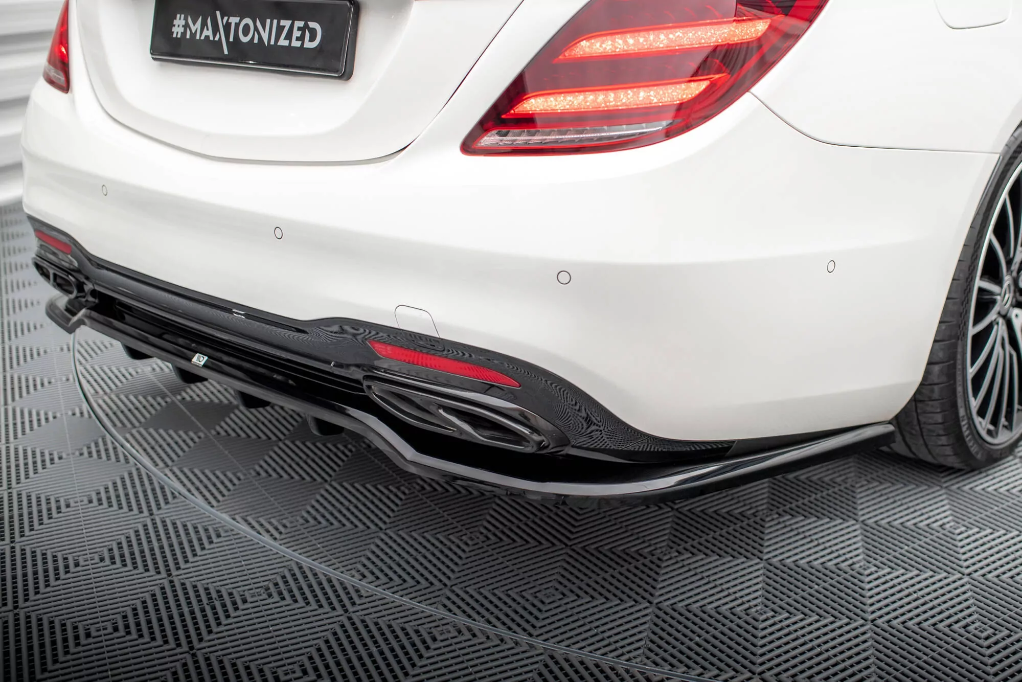 Hinten Splitter (mit Einem Vertikalem Balken) Mercedes-Benz S AMG-Line W222 Facelift Schwarz Hochglanz