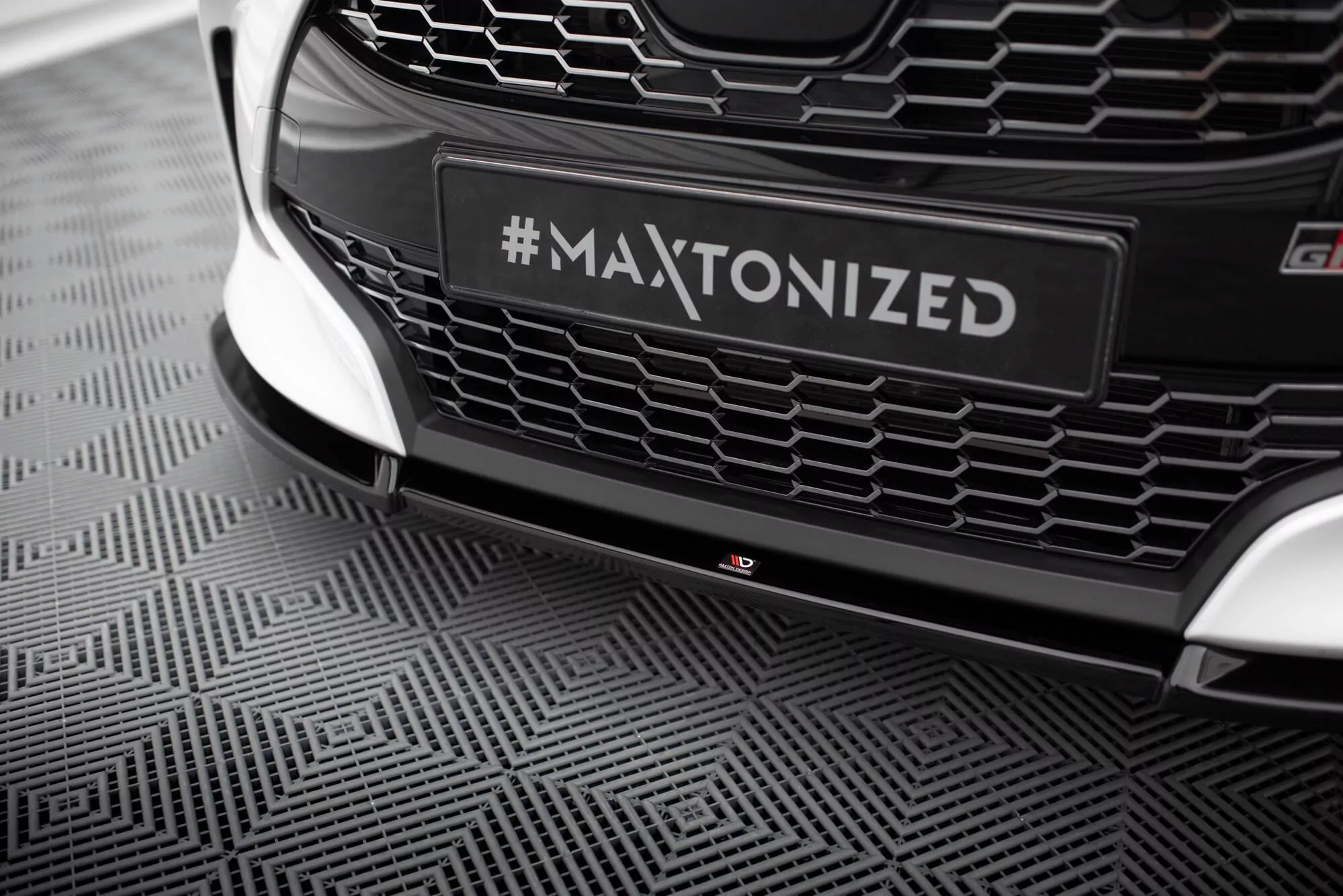 Front Ansatz V.3 Für Toyota Yaris Mk4 Schwarz Hochglanz