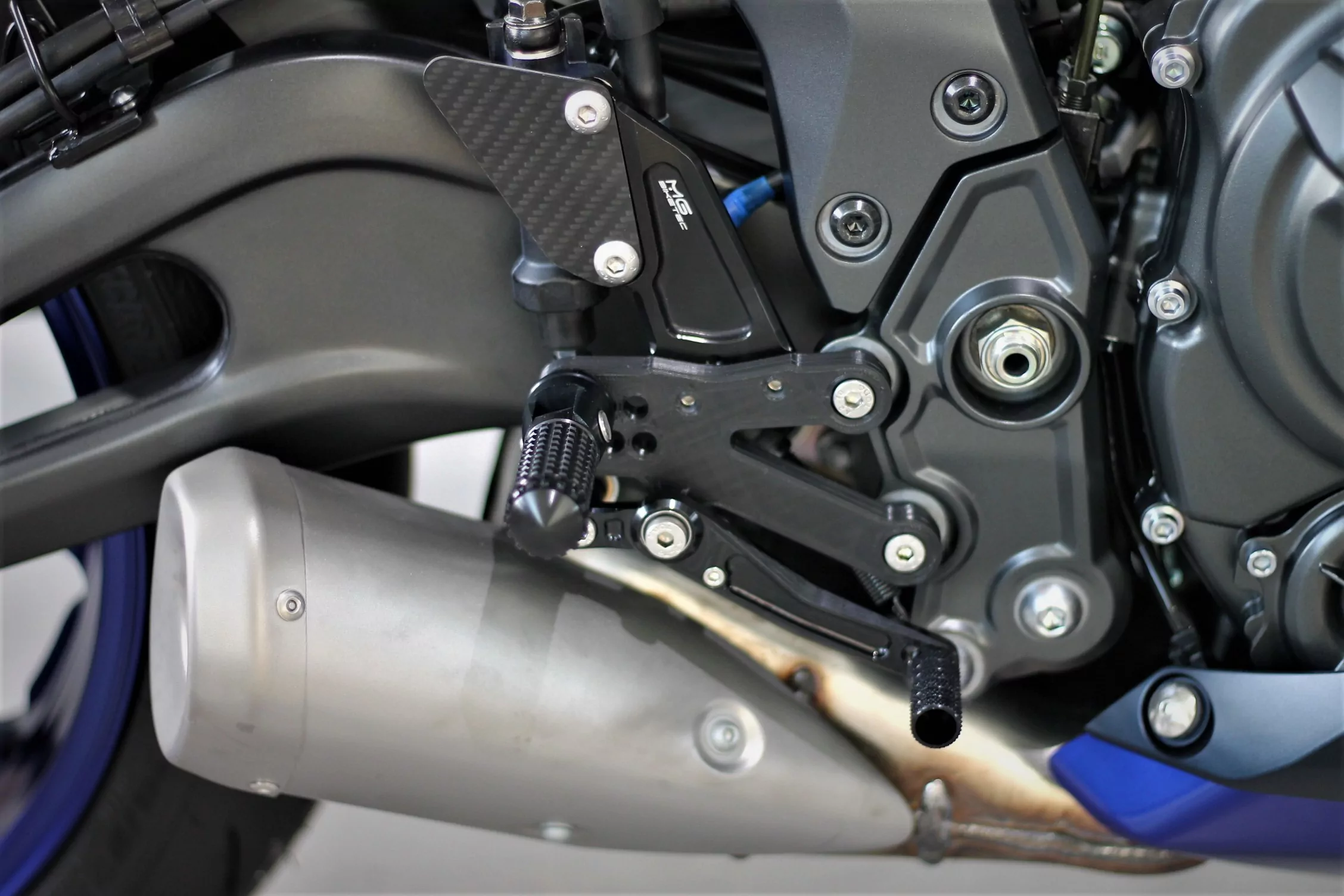 MG Biketec Sportfussrastenanlage / Rastenanlage / Fußrastenanlage mit ABE, gültig in D - A - CH für Yamaha YZF-R7 ab 2021