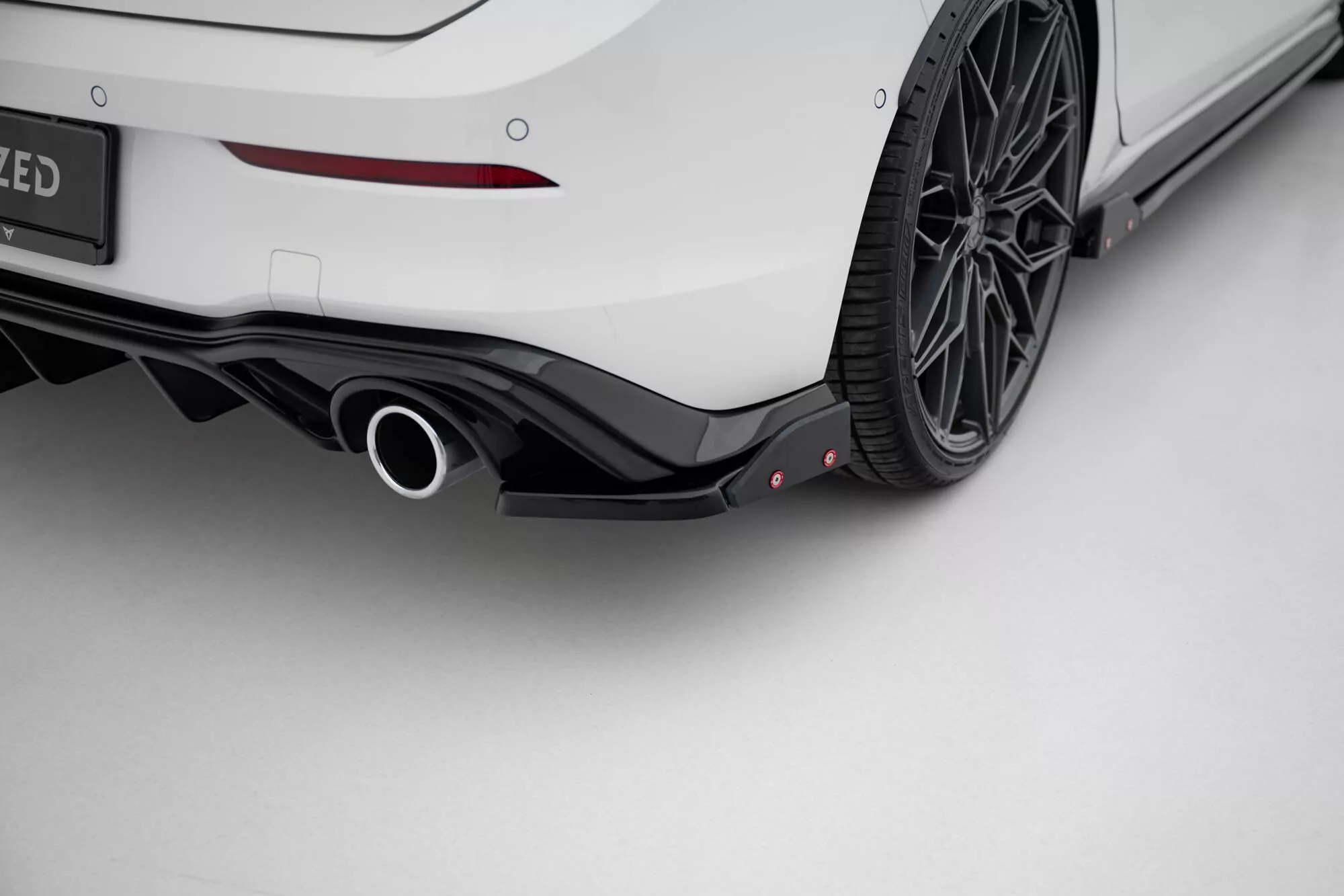 Heck Ansatz Flaps Diffusor V.2 +Flaps Für Volkswagen Golf GTI / GTE Mk8