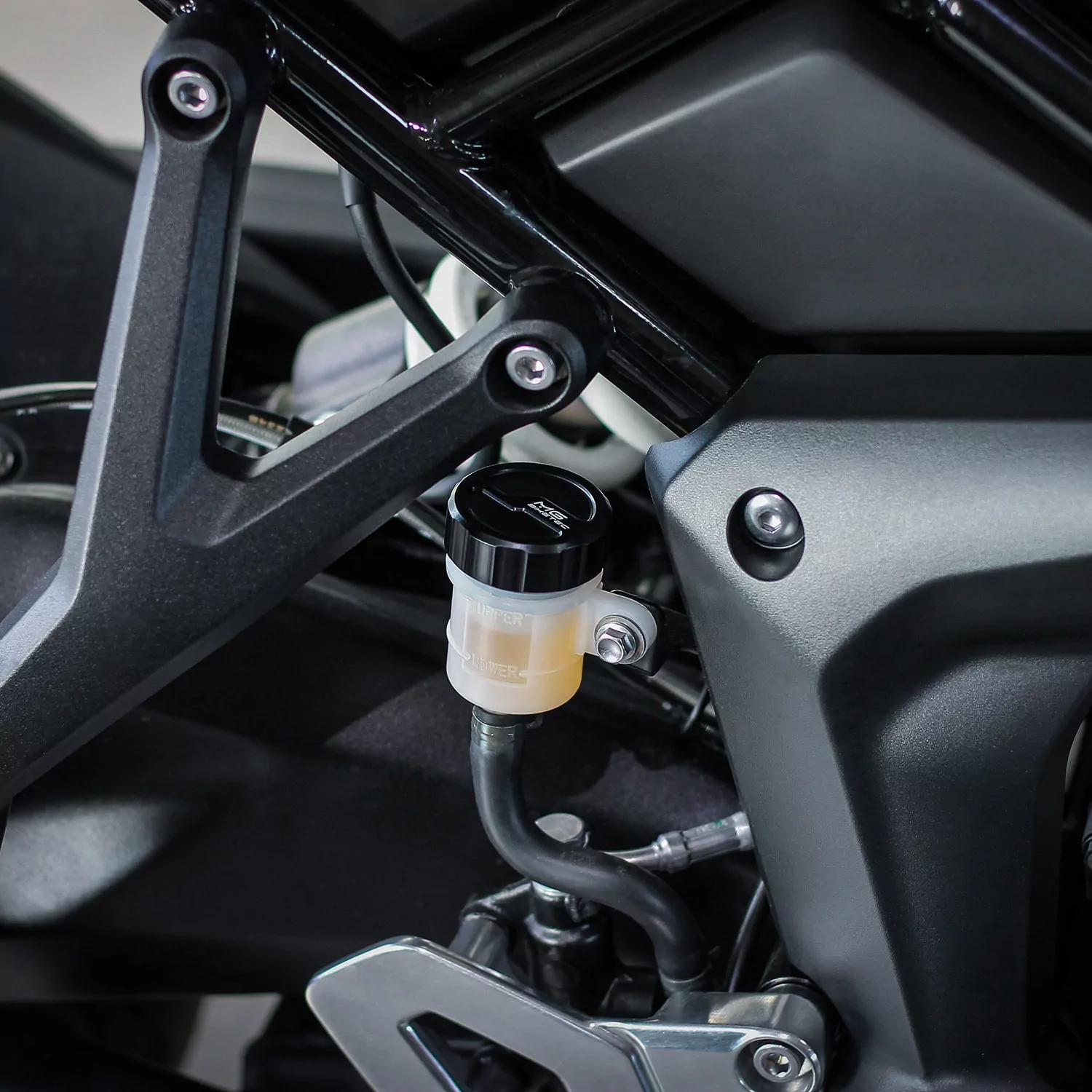 MG Biketec Behälterdeckel- Bremsflüssigkeit hinten für Aprilia RSV 1000 Mille / R ab 1999-2003