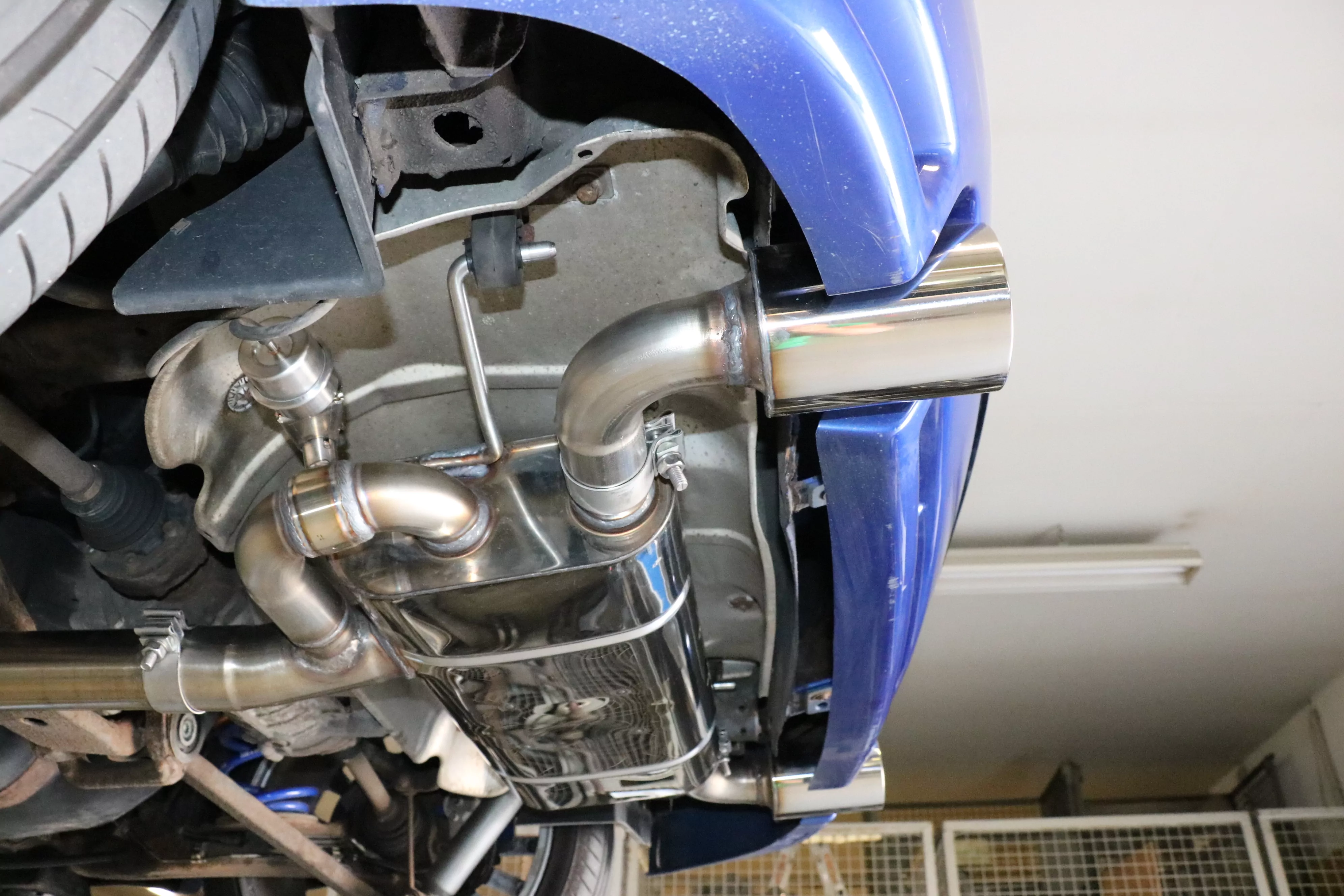 VW Golf IV R32  Endschalldämpfer Ausgang rechts/links - 1x100 Typ 24 rechts/links