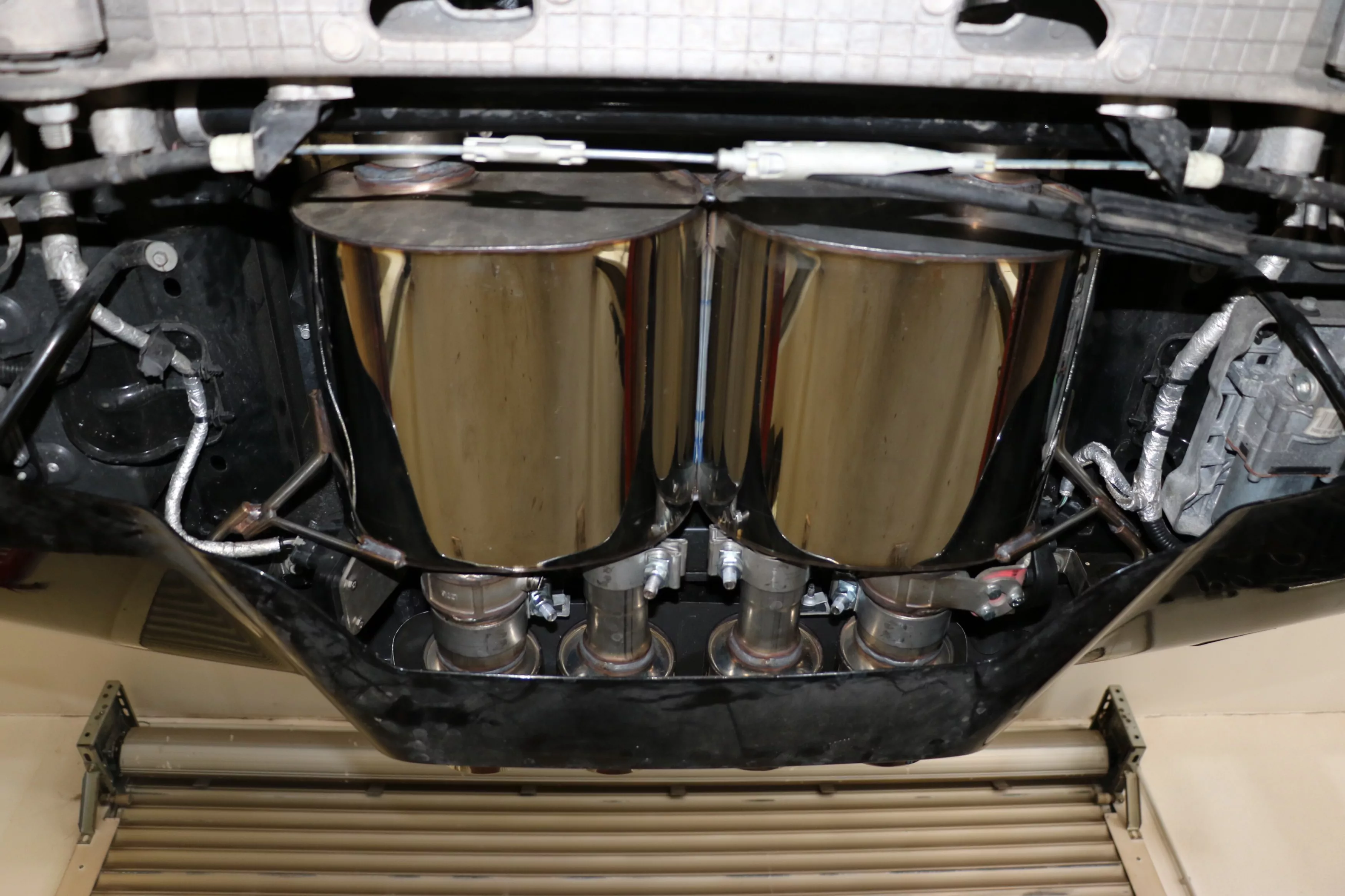 Corvette C7/ Z06  Endschalldämpfer Ausgang mittig - 4x100 Typ 25 mittig