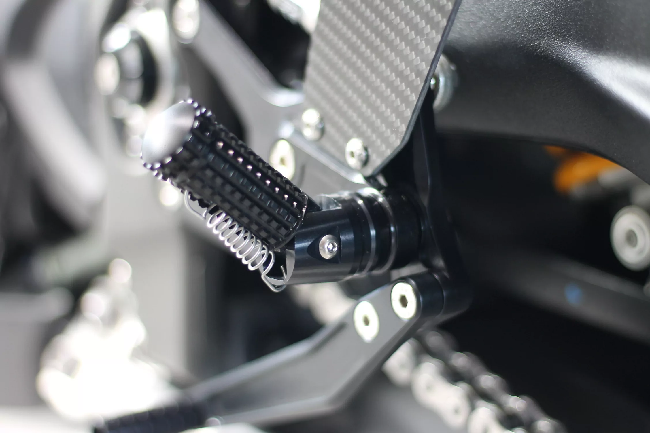 MG Biketec Sportfussrastenanlage / Rastenanlage / Fußrastenanlage mit ABE, gültig in D - A - CH für Triumph Street Triple 765 R / RS ab 2017-2019