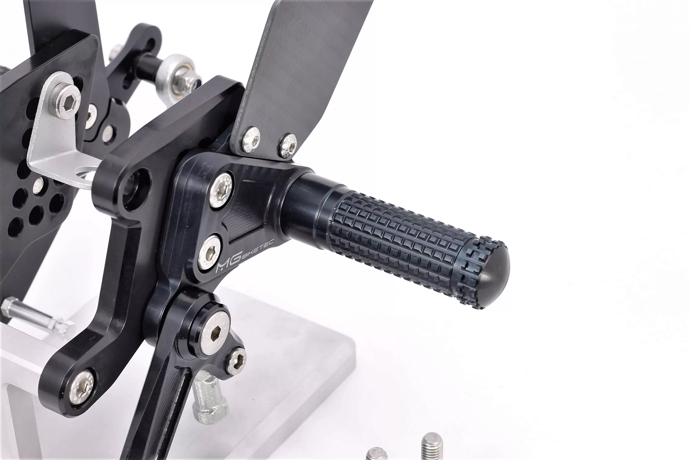 MG Biketec Sportfussrastenanlage / Rastenanlage / Fußrastenanlage mit ABE, gültig in D - A - CH für Triumph Speed Triple 1050 ab 2005-2007