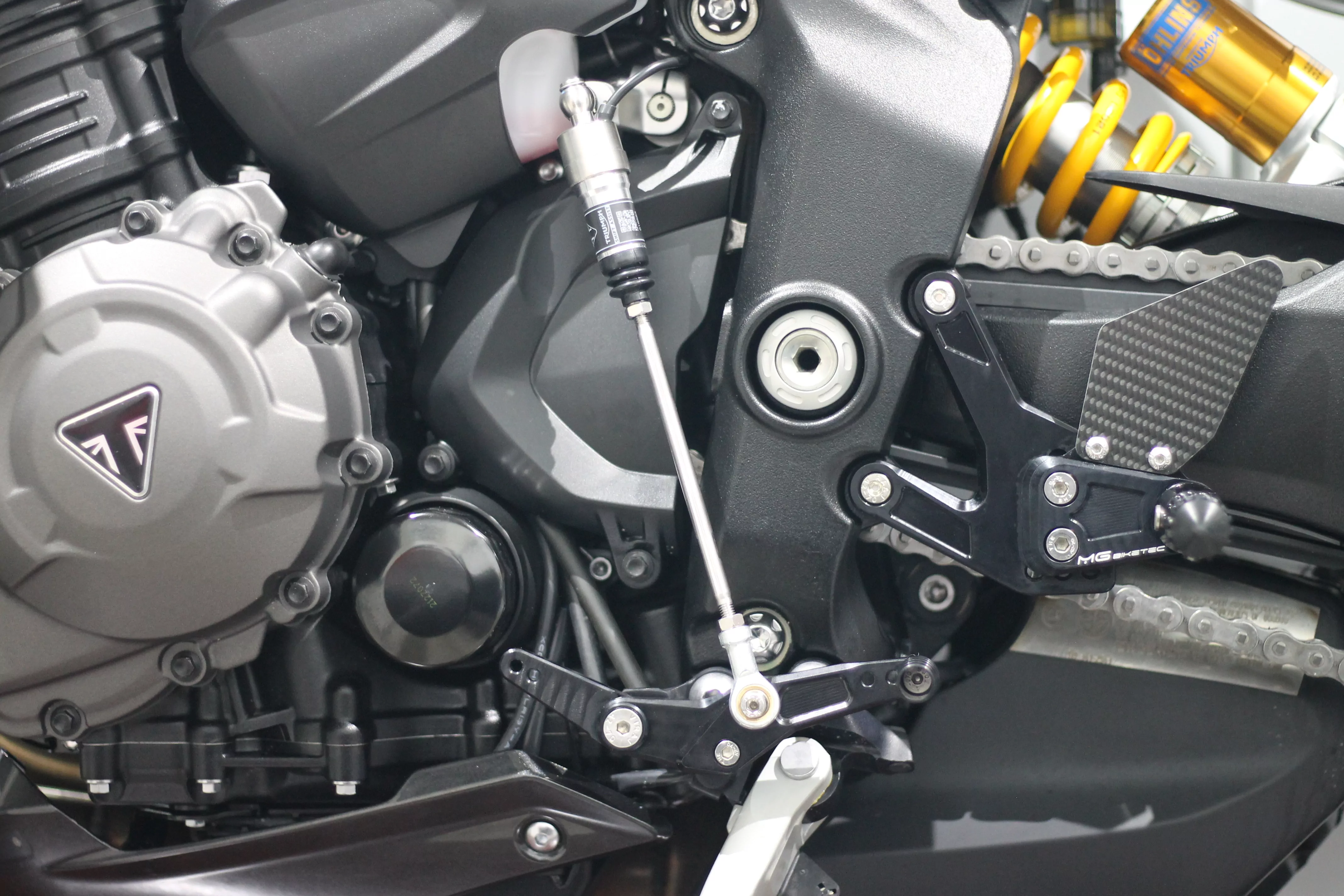 MG Biketec Sportfussrastenanlage / Rastenanlage / Fußrastenanlage mit ABE, gültig in D - A - CH für Triumph Speed Triple 1200 RS / RR ab 2021