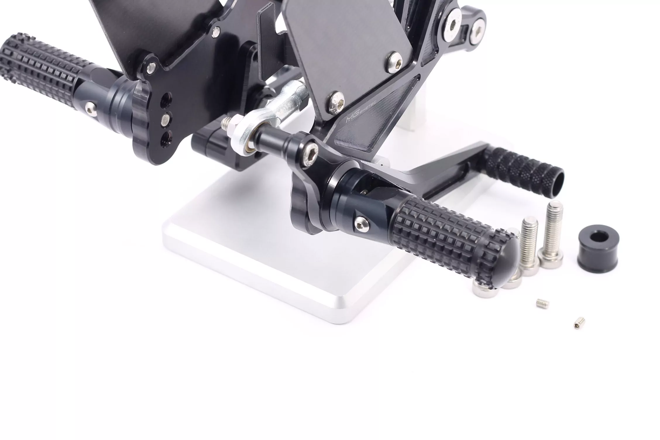 MG Biketec Sportfussrastenanlage / Rastenanlage / Fußrastenanlage mit ABE, gültig in D - A - CH für Ducati Streetfighter V4 / V4 S ab 2020