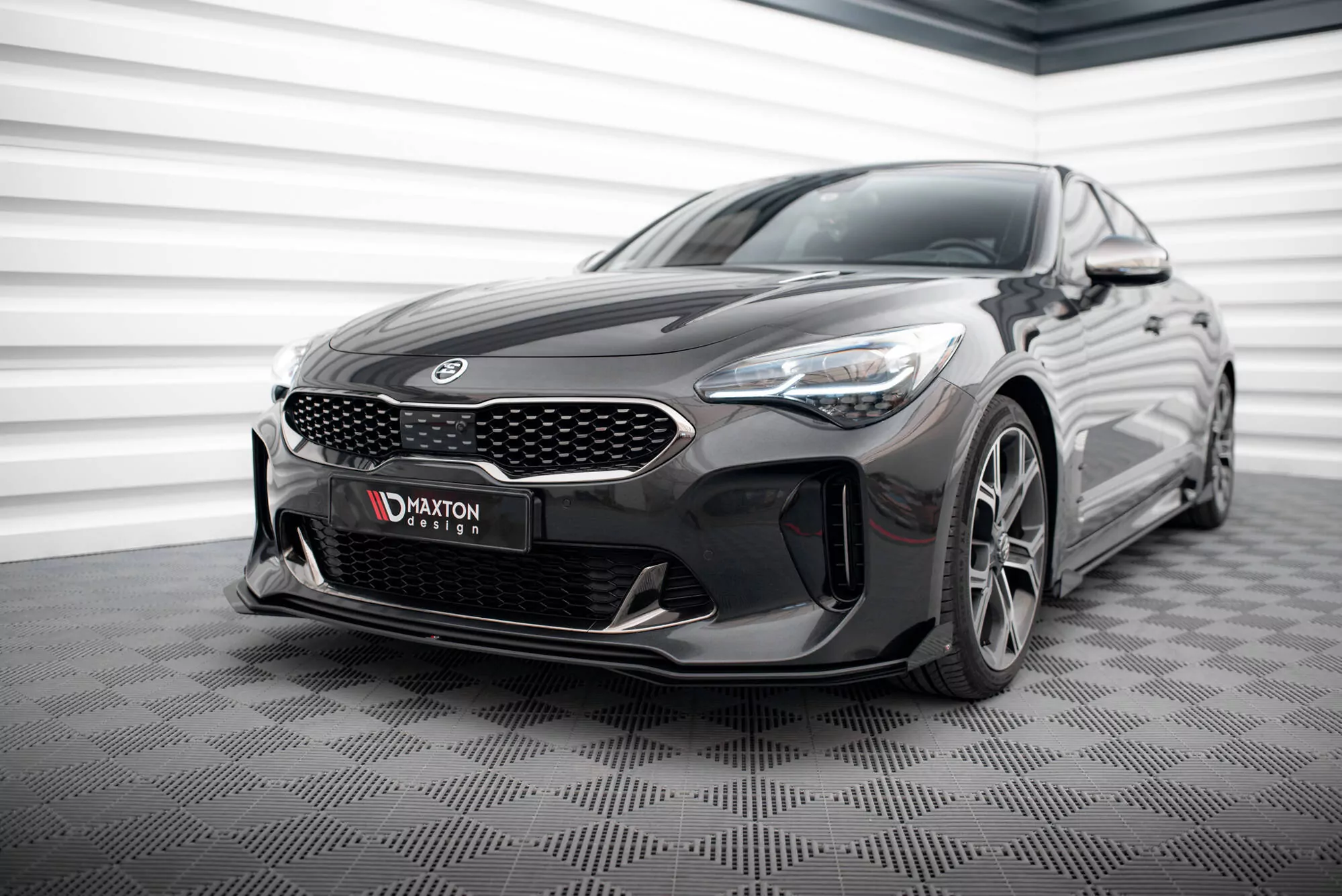 Street Pro Front Ansatz Für +Flaps Für + Flaps Kia Stinger GT / GT-Line / Standard Mk1 Schwarz Hochglanz