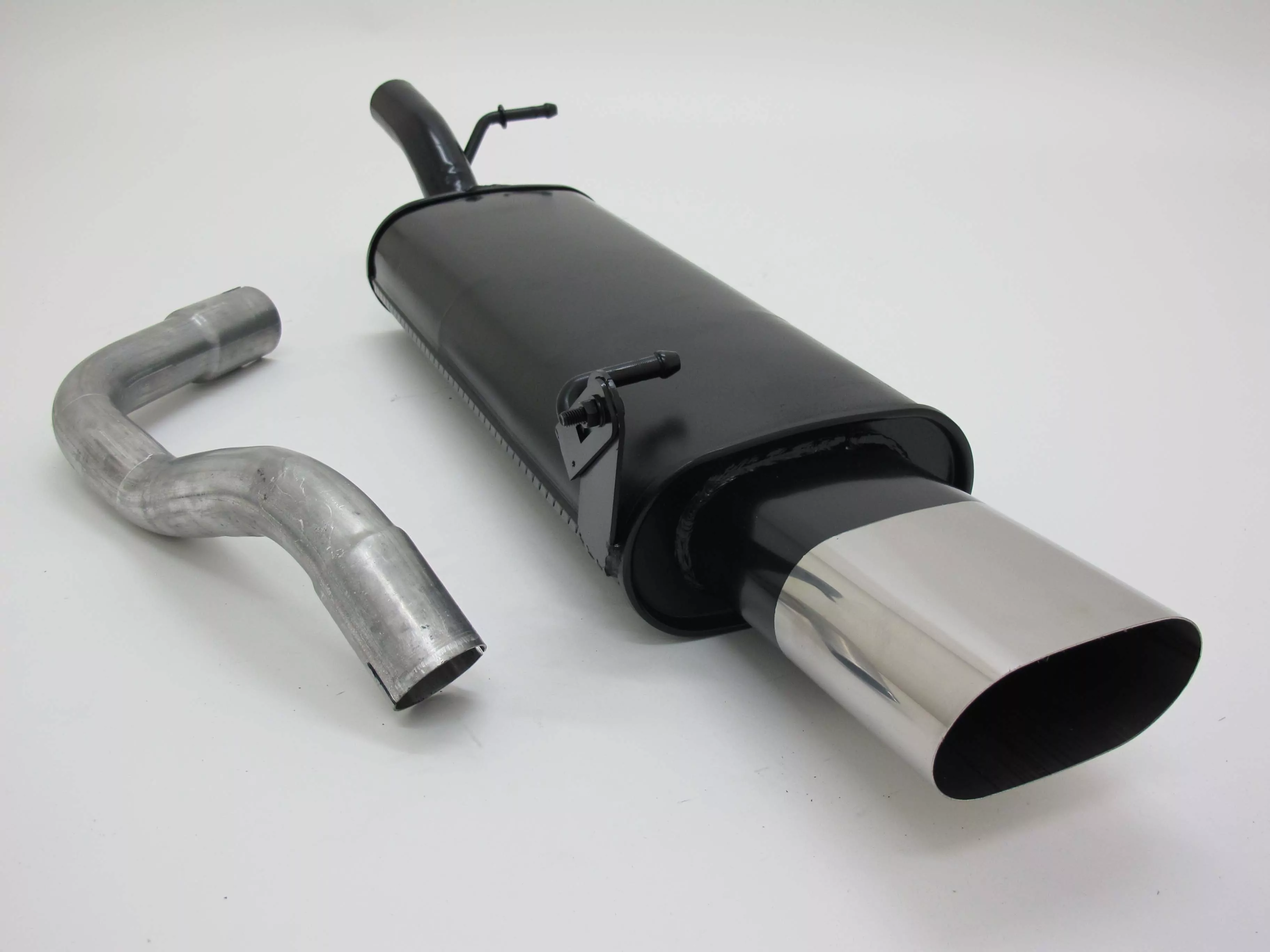 Novus Sportauspuff 135x75mm scharfkantig für Audi A3 / Seat Leon / VW Golf 4 / VW New Beetle