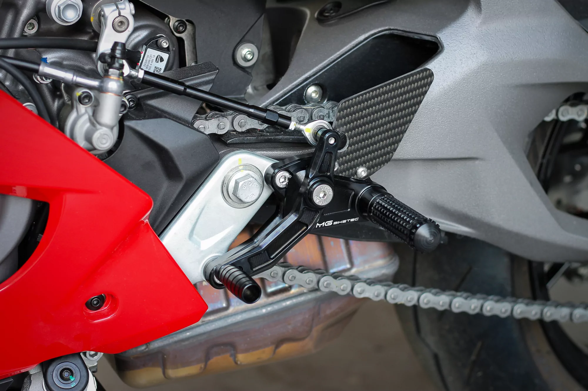 MG Biketec Sportfussrastenanlage / Rastenanlage / Fußrastenanlage mit ABE, gültig in D - A - CH für Ducati Panigale V2 / V2S ab 2025