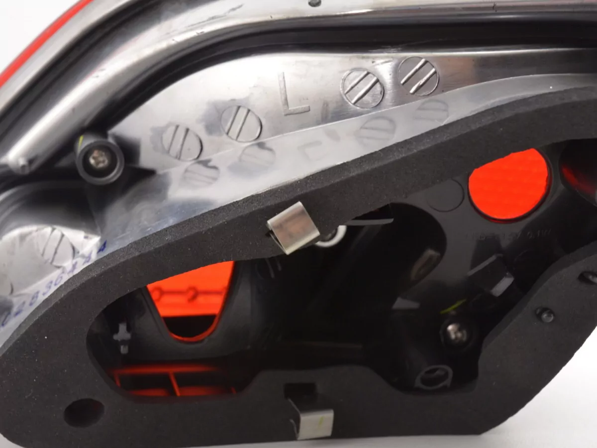 Verschleißteile Rückleuchte links Opel Astra J Bj. 2009-2012 schwarz