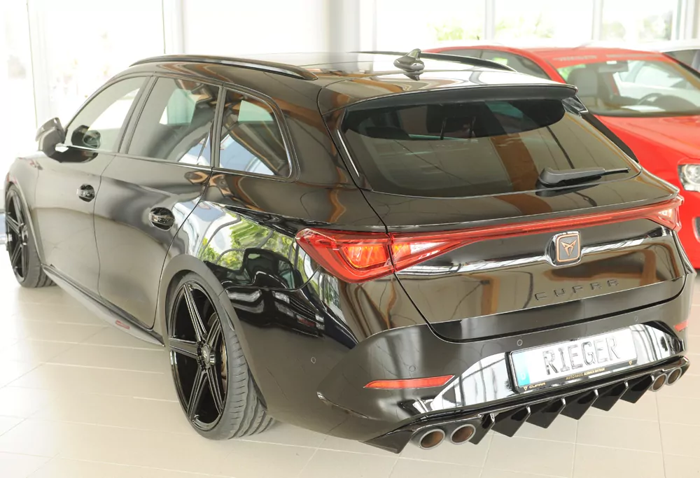Rieger Heckeinsatz (für Fzg. mit AHK) glanz schwarz für Cupra Leon (KL) 5-tür. (ST/Sportstourer) 09.20-06.24 (bis Facelift)