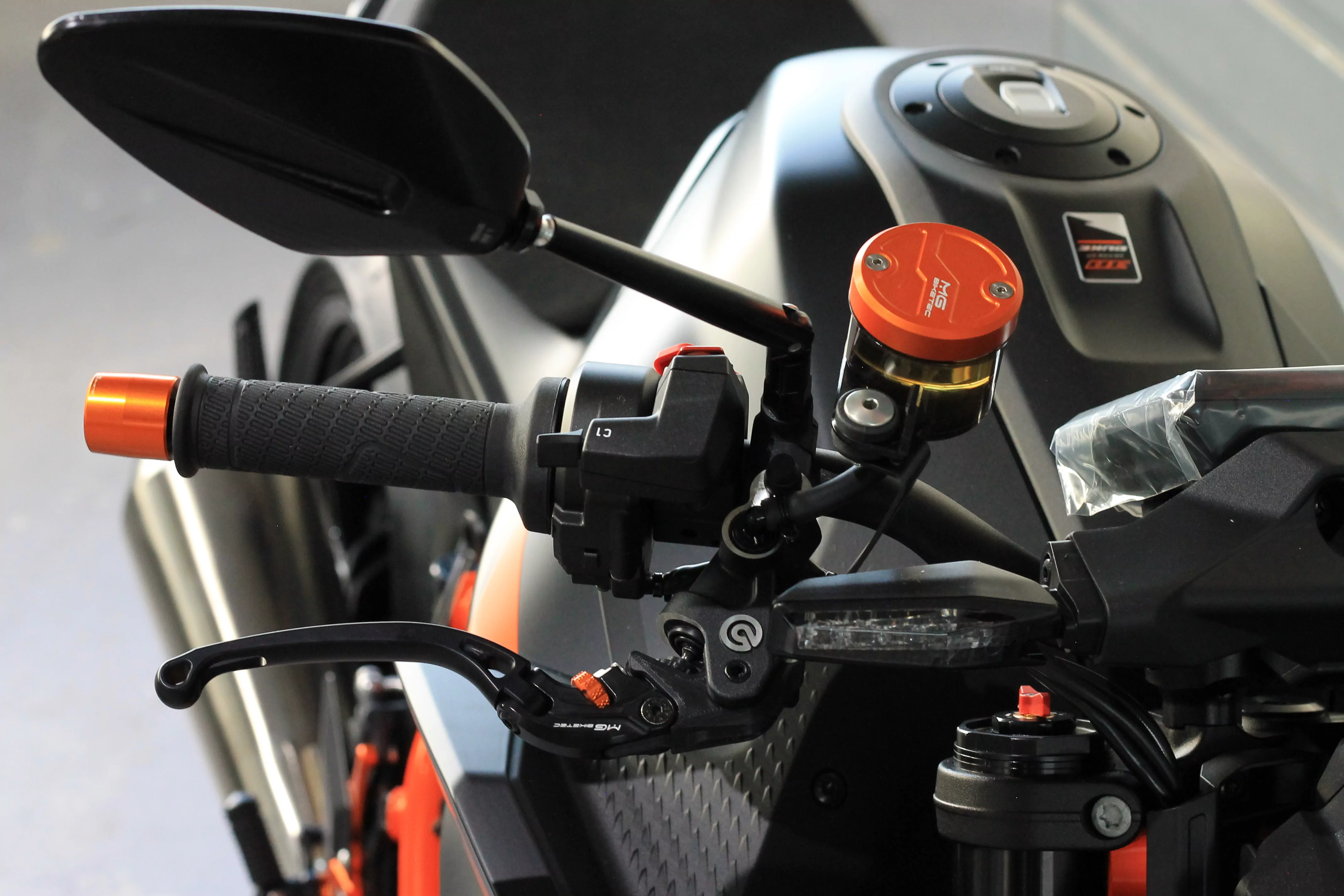 MG Biketec Lenkerende / Lenkergewichte - Universal 14 mm für Benelli Café Racer 899 ab 2009