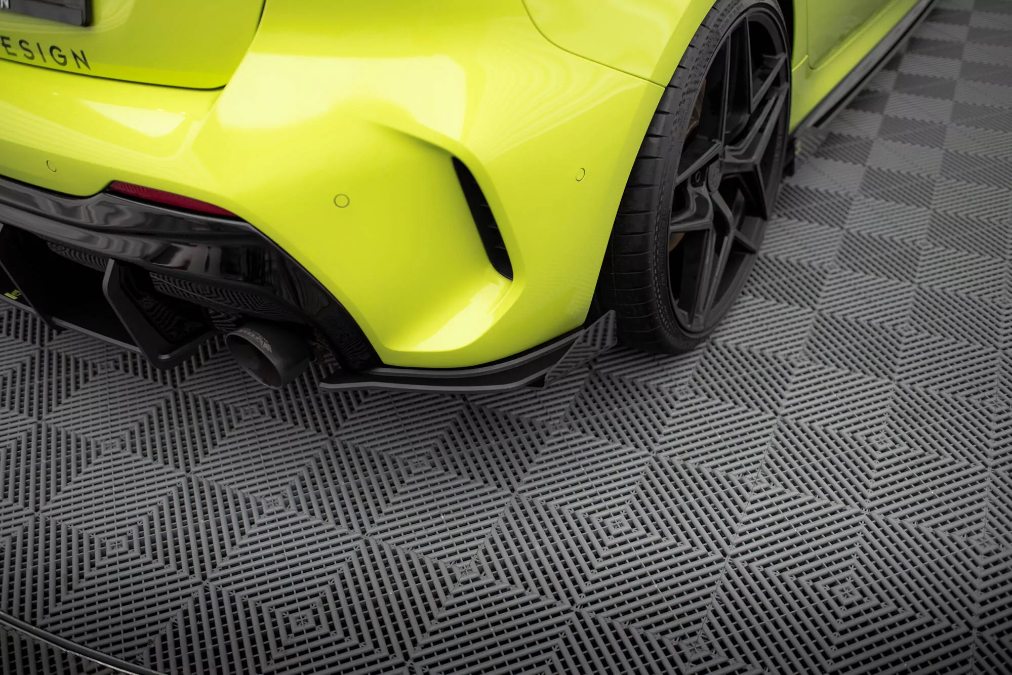 Street Pro Heck Ansatz Flaps Diffusor V.1 +Flaps Für V.1 BMW 1er F40 M-Paket / M135i Schwarz Hochglanz