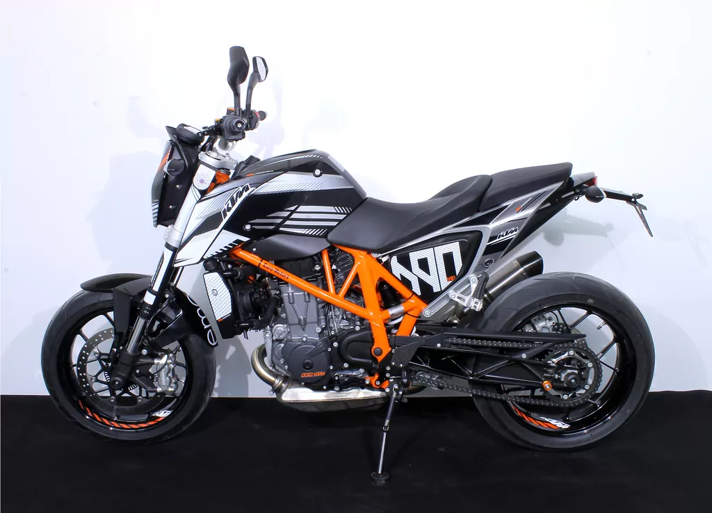 MG Biketec Sportfussrastenanlage / Rastenanlage / Fußrastenanlage mit ABE, gültig in D - A - CH für KTM 690 Duke ab 2016