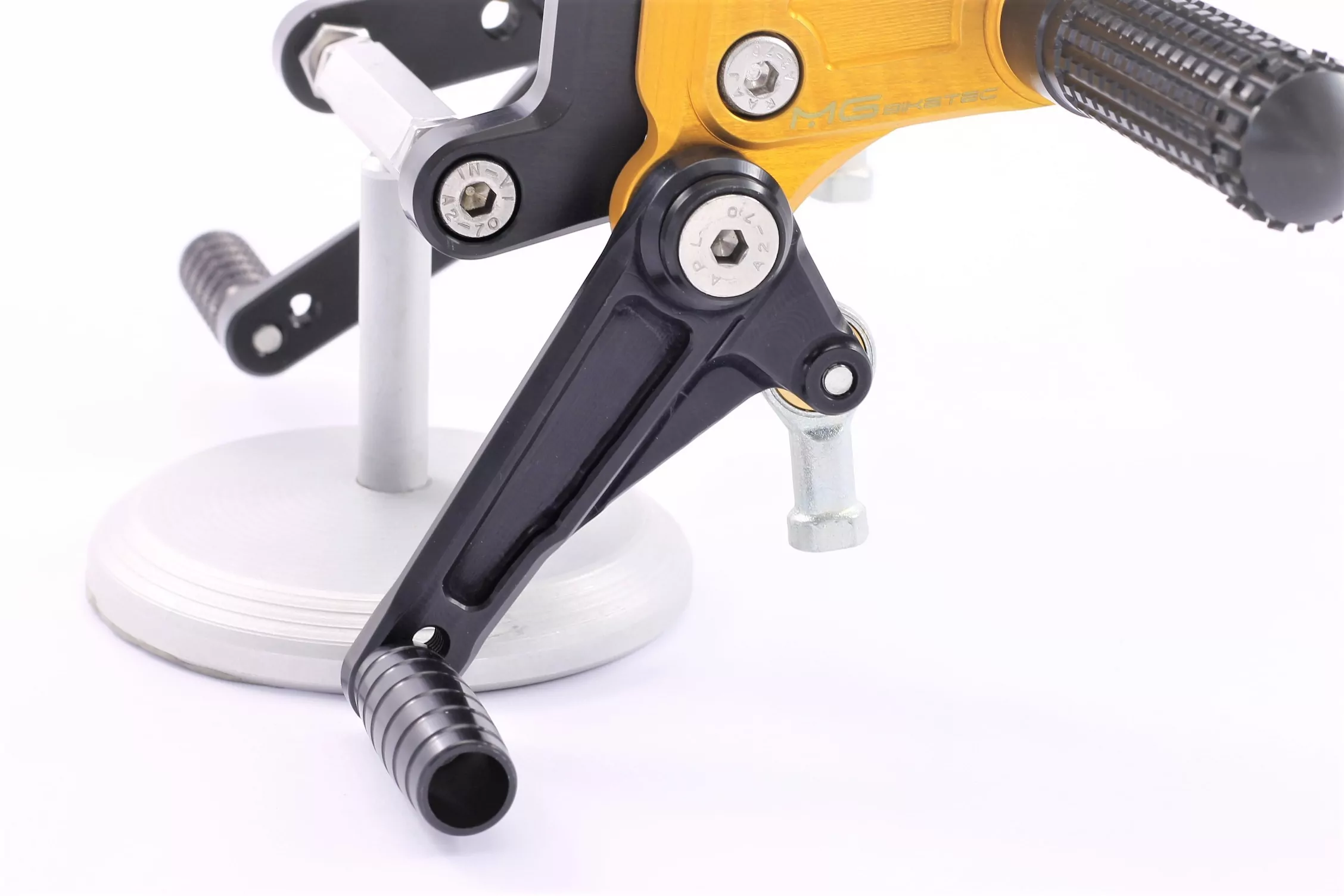 MG Biketec Sportfussrastenanlage / Rastenanlage / Fußrastenanlage mit ABE, gültig in D - A - CH für Aprilia RSV4 1000 ab 2009