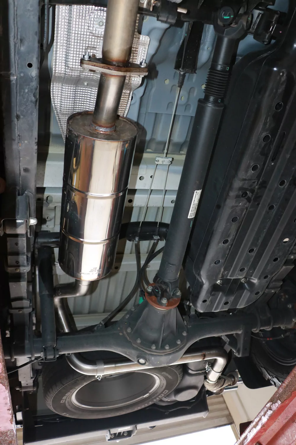 Ford Ranger ab 10/2016 4x4 - Doppelkabine + Wildtrak  Endschalldämpfer Sidepipe, Ausgang an der linken Fahrzeugseite hinter dem Hinterrad  - 2x115x85 Typ 38