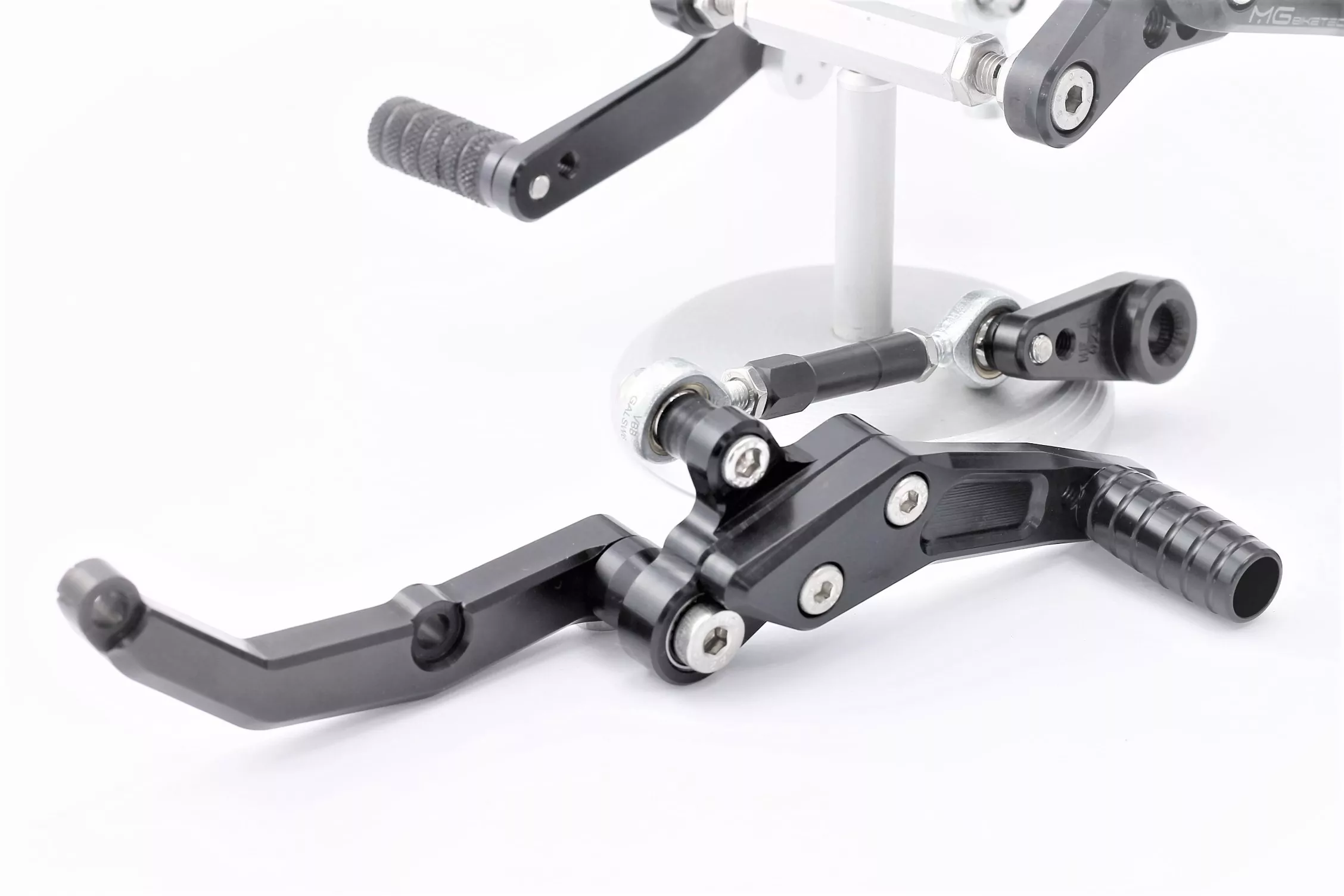 MG Biketec Sportfussrastenanlage / Rastenanlage / Fußrastenanlage mit ABE, gültig in D - A - CH für KTM 690 Duke ab 2016