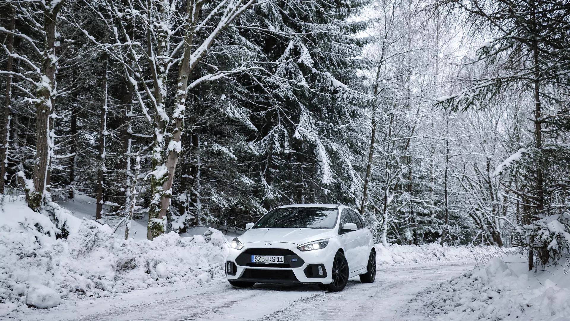 Ford Focus III RS  Endschalldämpfer quer Ausgang rechts/links mit Abgasklappe - 129x106 Typ 32 rechts/links schwarz emailliert